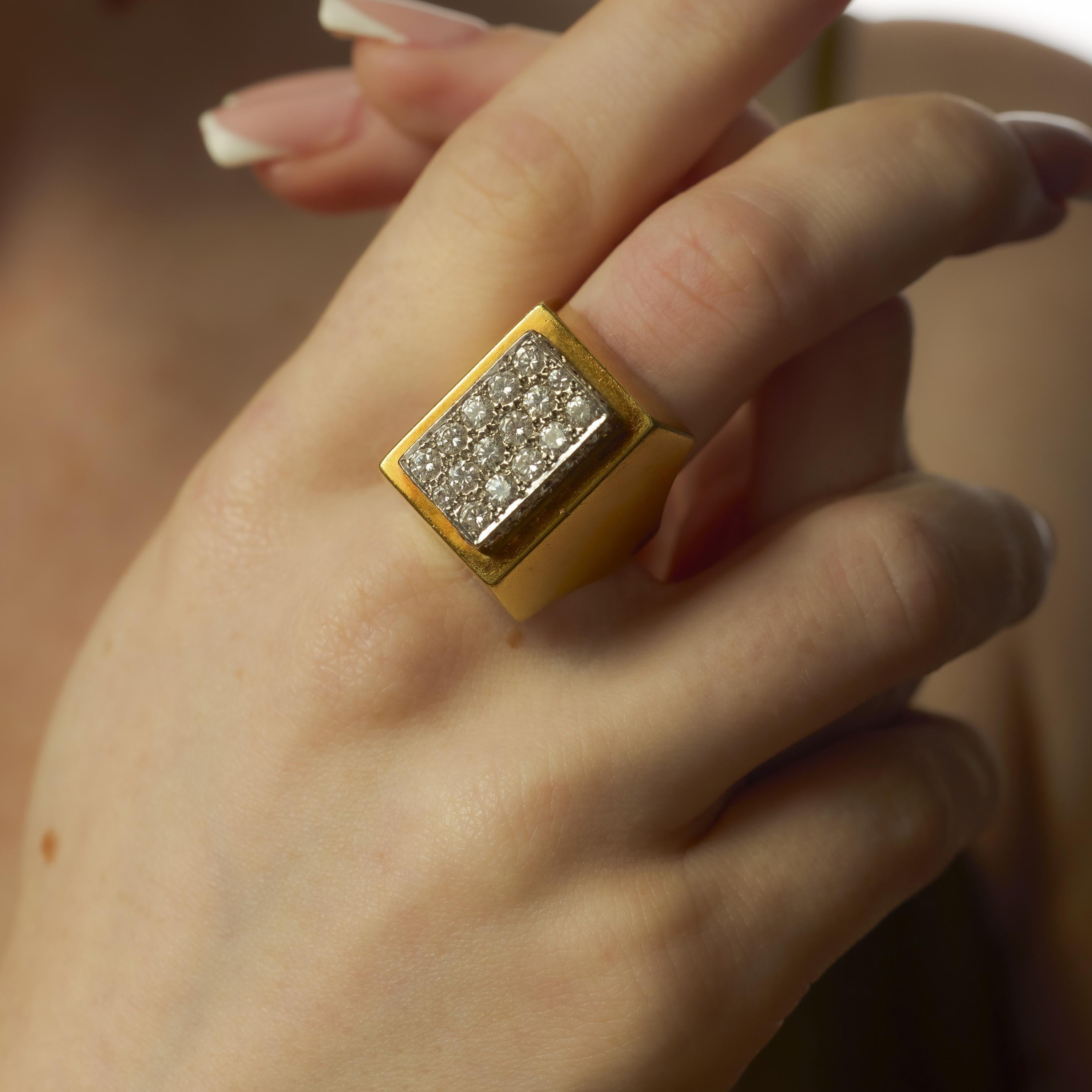 Taille brillant Bague de cocktail vintage en or jaune et blanc 18k, diamant 3.00 carats en vente