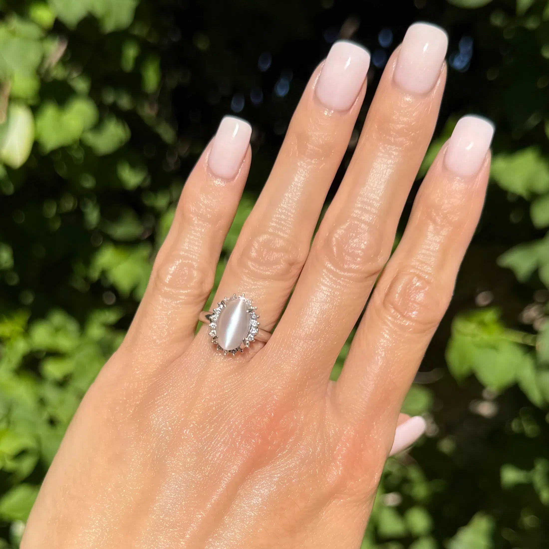 Moderniste Bague vintage en platine avec pierre de lune de 3,00 carats et diamant RBC en vente