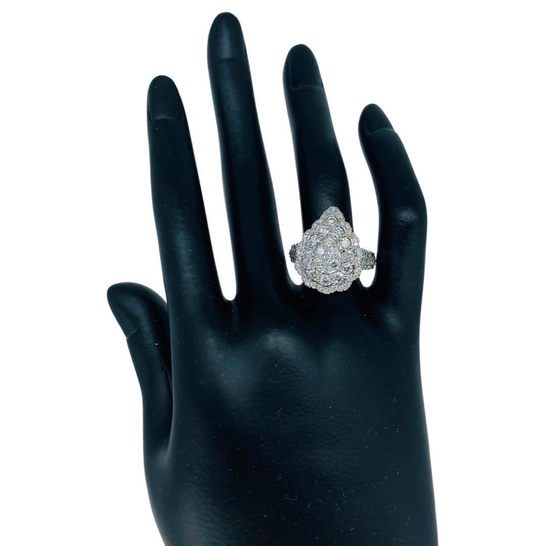 Anello cocktail vintage con cluster di diamanti del peso totale di 3,00 carati In condizioni ottime in vendita a Miami, FL