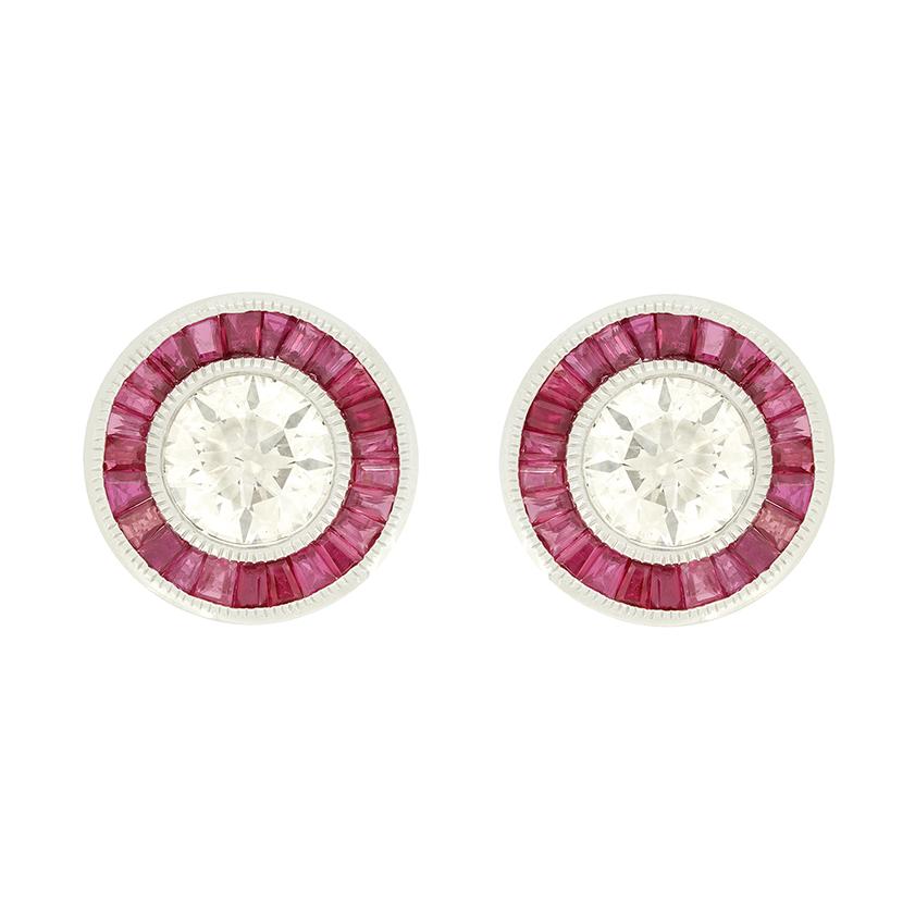 Taglio rotondo Orecchini Target d'epoca con diamanti e rubini da 3,00 carati, 1950 ca. in vendita
