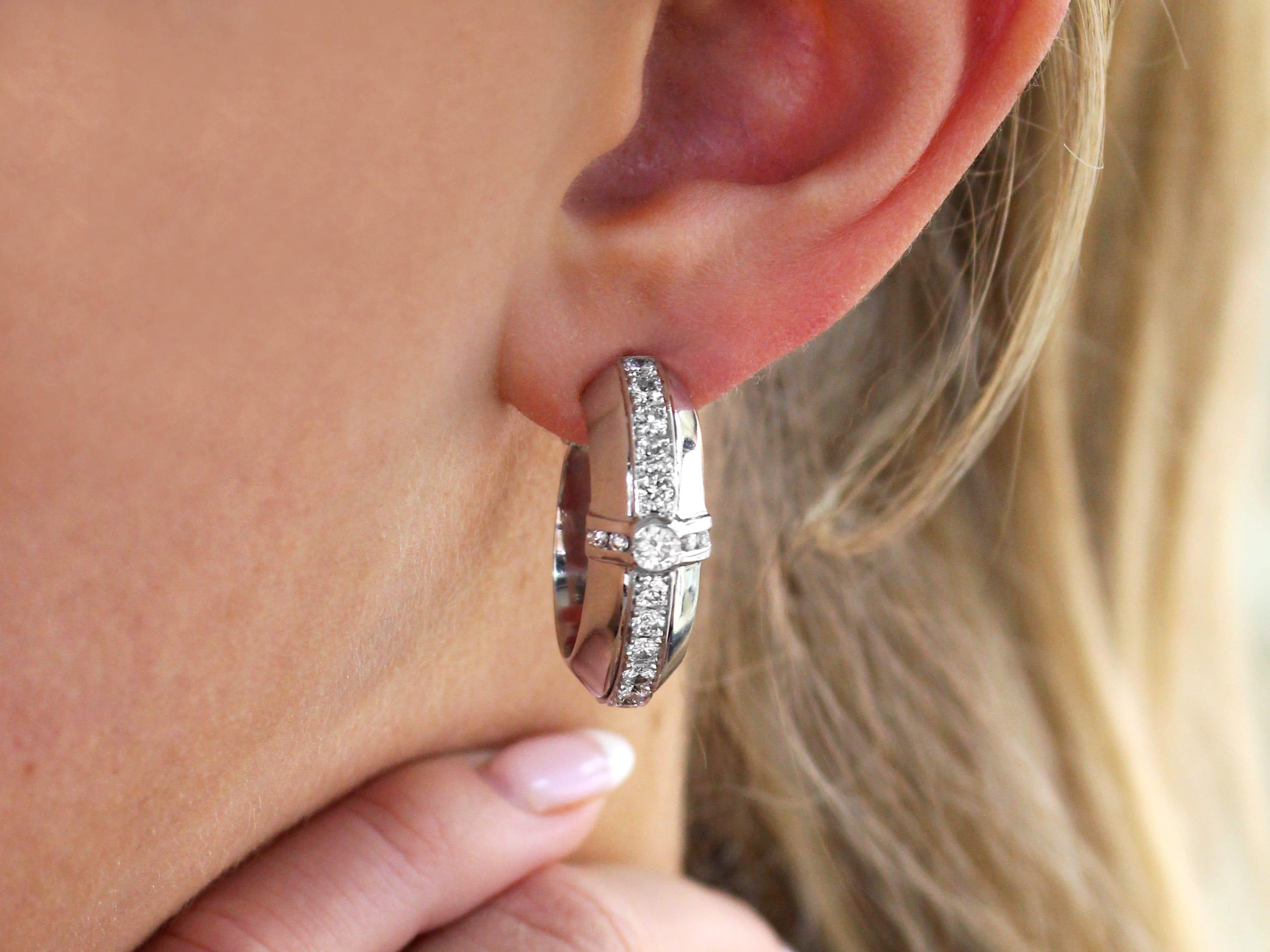Creolen aus Weißgold mit 3,01 Karat Diamanten und Weißgold (Rundschliff) im Angebot