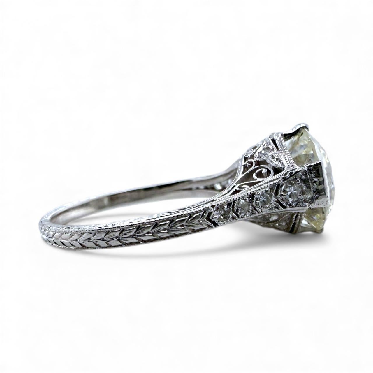 Anello di fidanzamento solitario con diamante vecchio taglio europeo vintage da 3,01 carati GIA in vendita 4