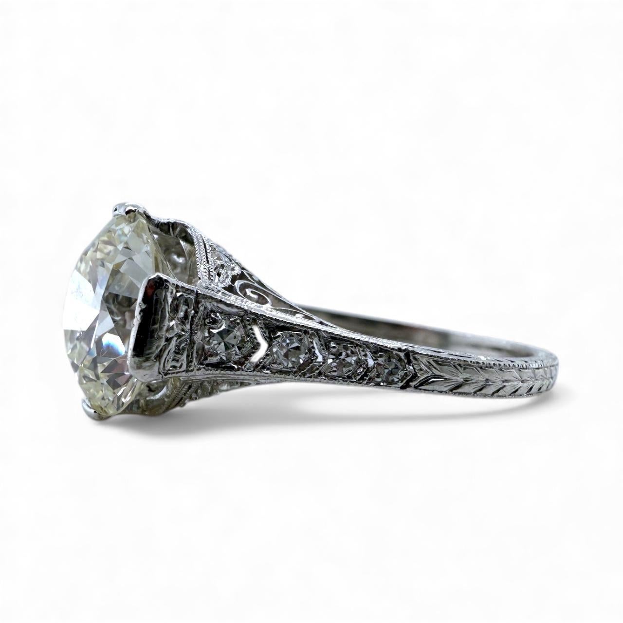 Anello di fidanzamento solitario con diamante vecchio taglio europeo vintage da 3,01 carati GIA in vendita 3