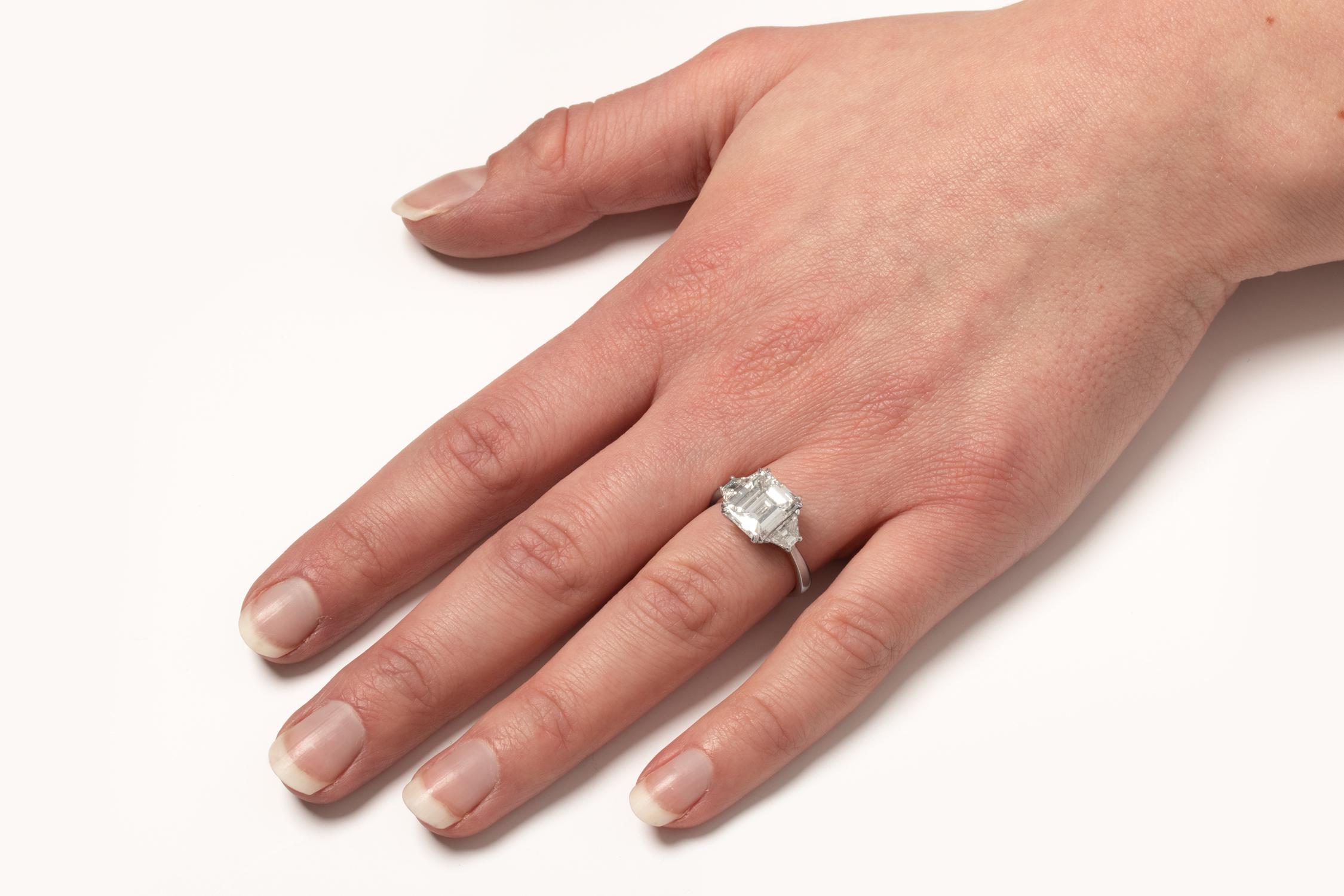 Women's or Men's Vintage 3.01 Carat Diamond Solitaire Ring, c.1950s For Sale