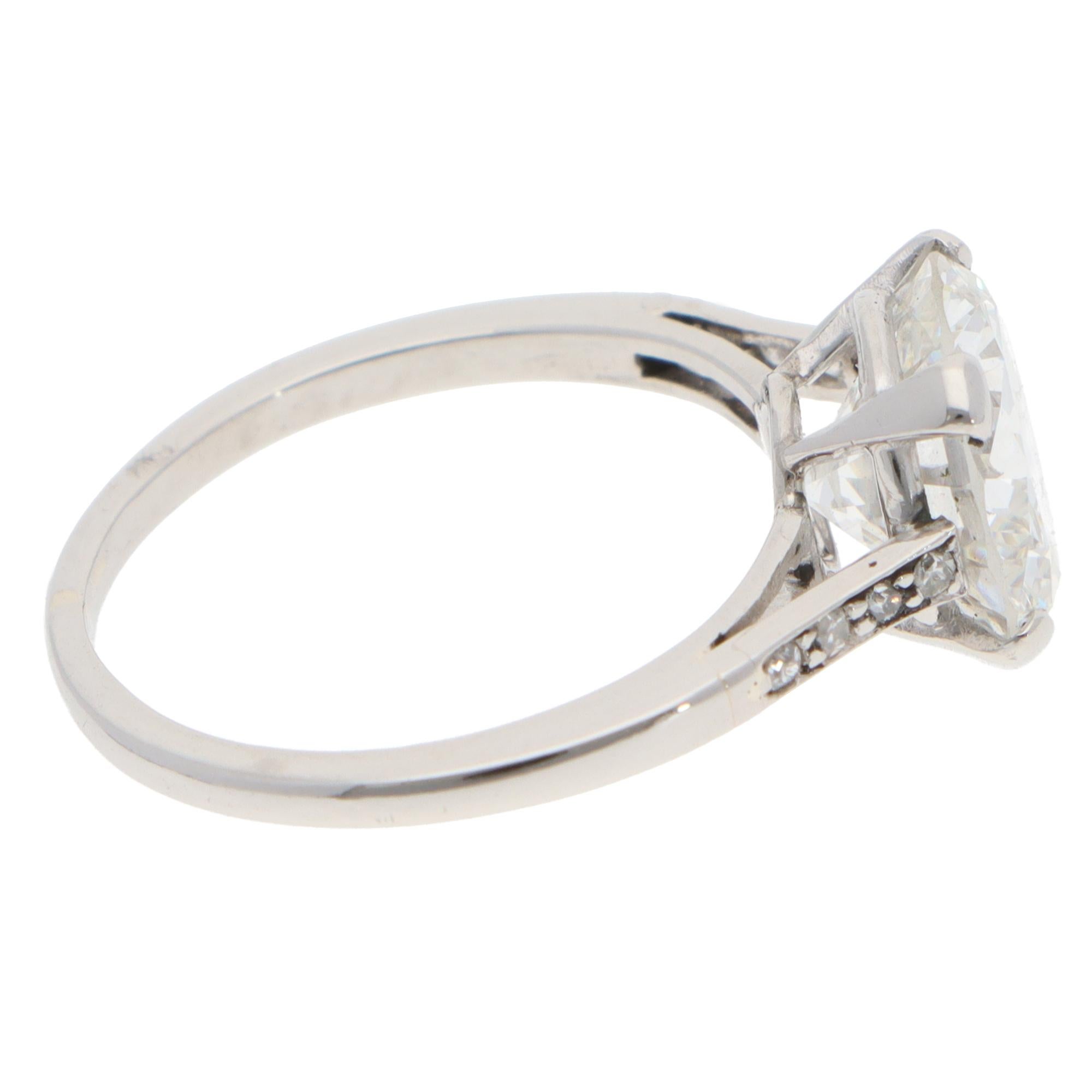 Vintage 3.02ct GIA Certified Diamond Ring in Platinum In Excellent Condition For Sale In London, GB
