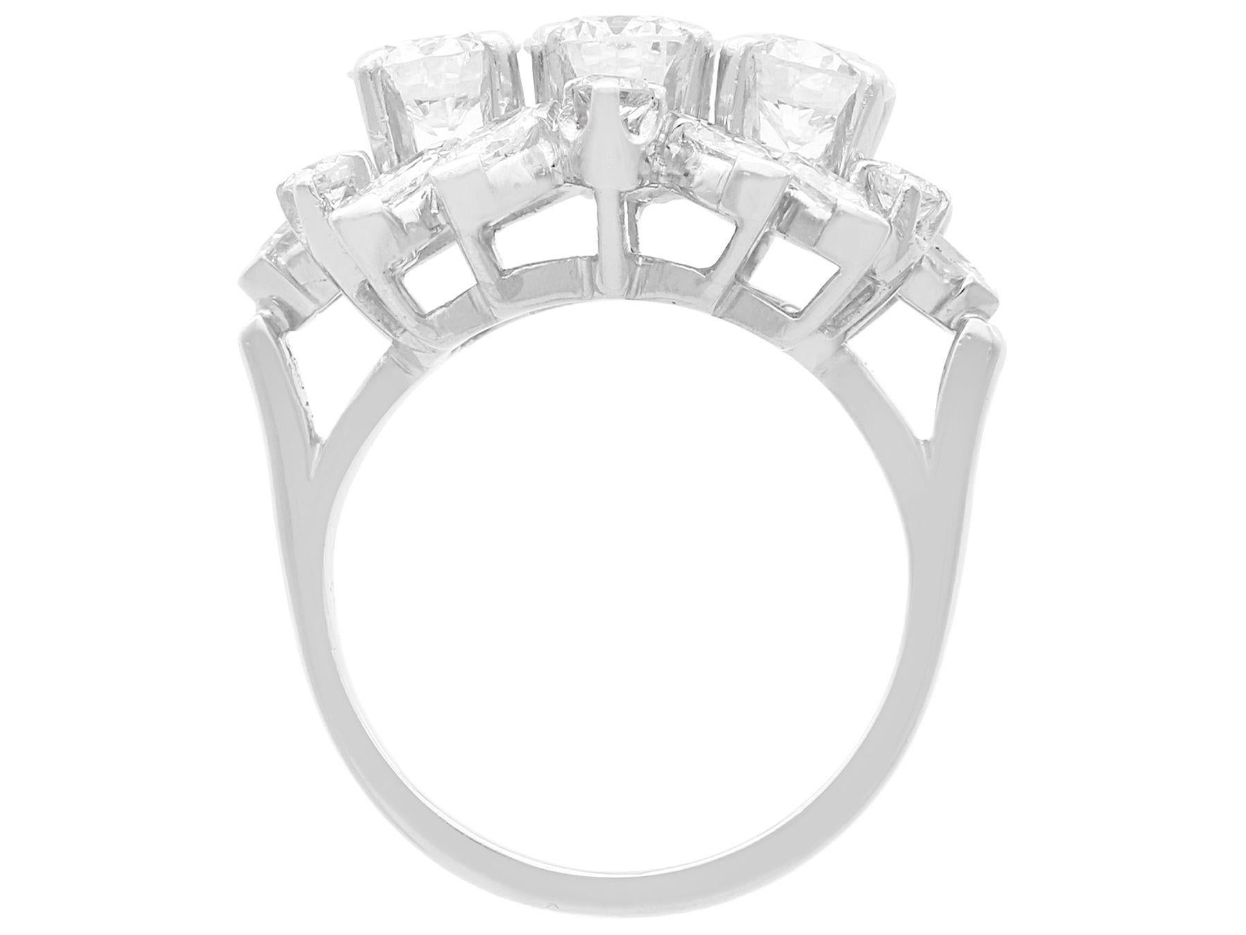 Anello da cocktail in platino e diamanti da 3.03 carati vintage in vendita 1