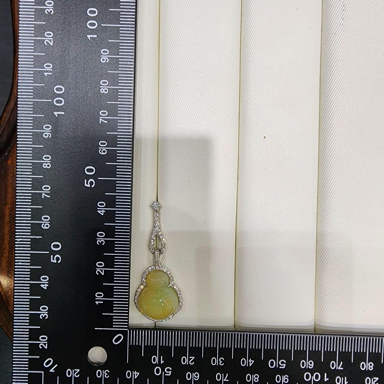 Vintage 30.35Ct Yellow Cicada Jadeite and Diamond Dangle Earring in 18K Gold For Sale 1