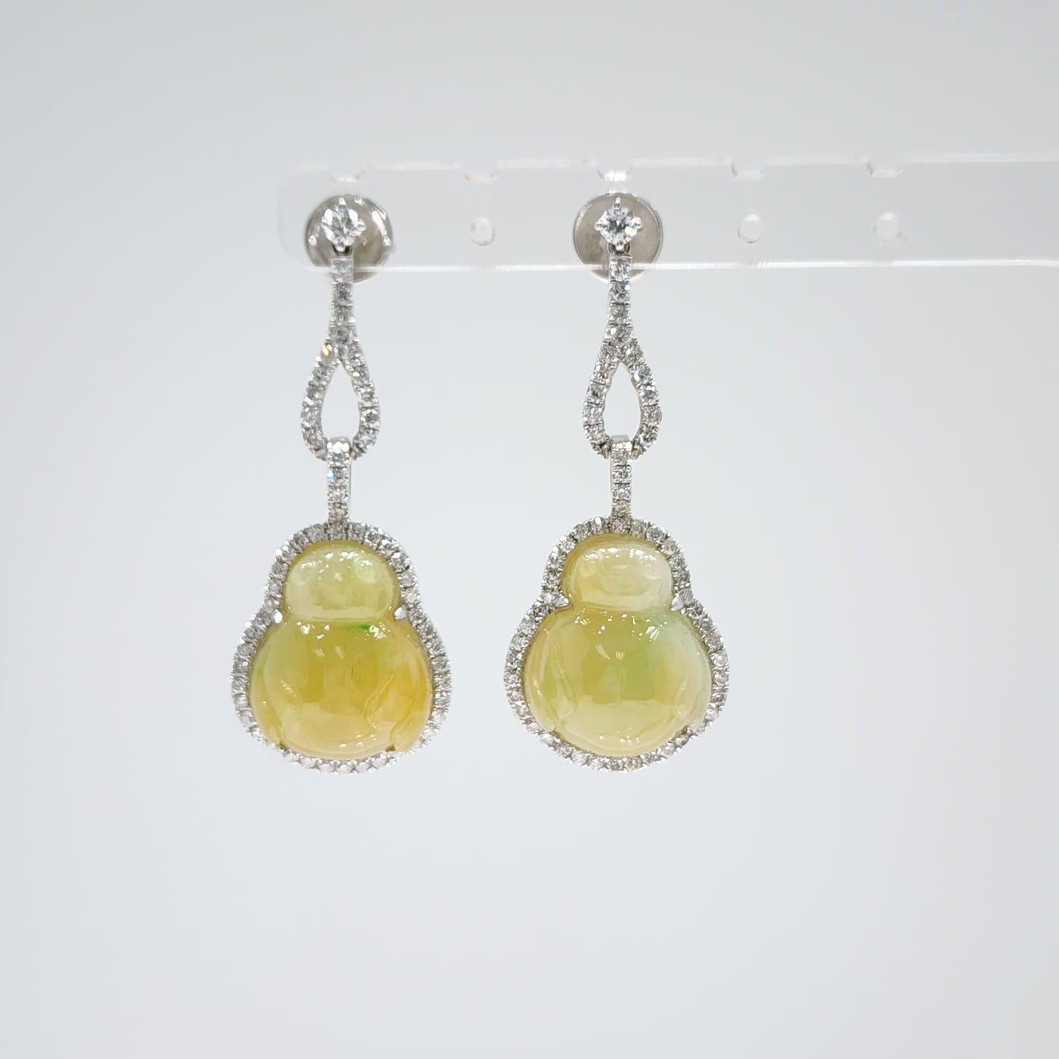 Vintage 30.35Ct Yellow Cicada Jadeite and Diamond Dangle Earring in 18K Gold For Sale 2