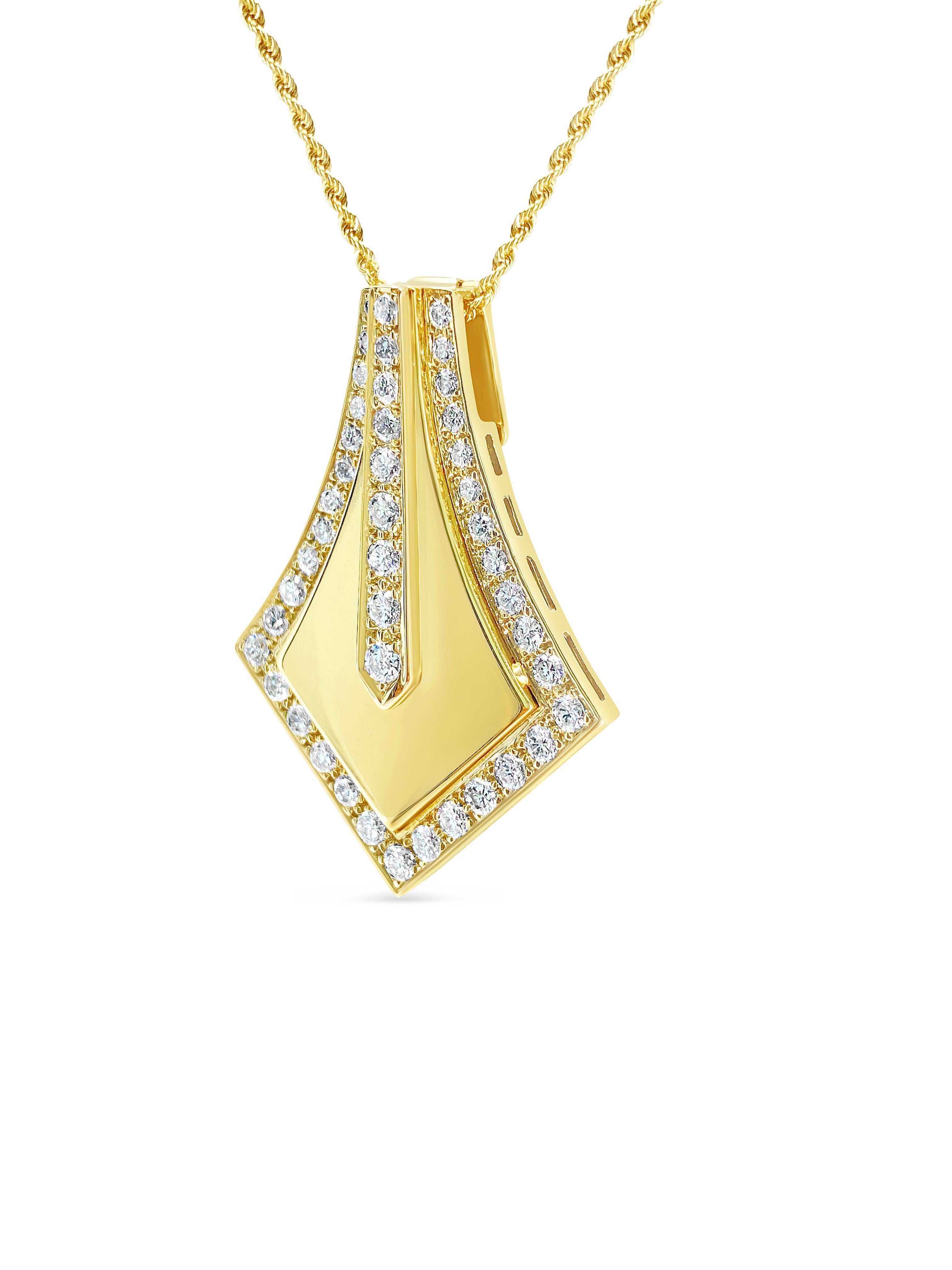Dieser Anhänger ist aus 14-karätigem Gelbgold gefertigt. Der Diamant wiegt insgesamt 3,04 Karat, hat die Reinheit VS und fällt in die Farbkategorie F-G. Die Diamanten sind zu 100 % natürlich und werden in der Erde abgebaut. Das Gesamtgewicht des