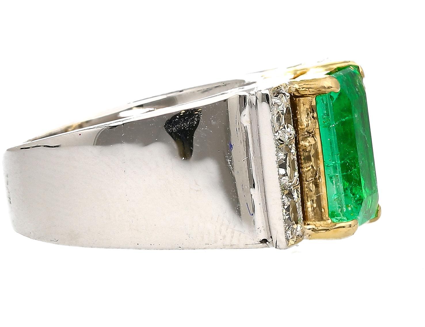 Vintage 3.04 Carat Emerald & Old Cut Diamond 18K Wide Shank Mens Ring In Good Condition For Sale In Miami, FL