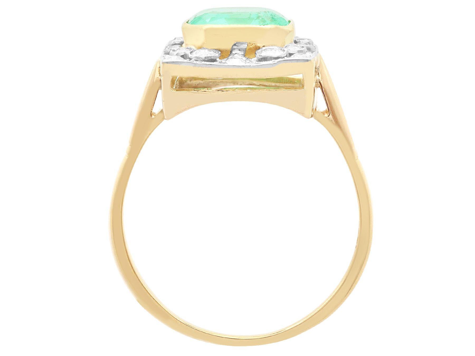 Gelbgold-Kleidring mit 3,05 Karat Smaragd und 0,70 Karat Diamant für Damen oder Herren im Angebot