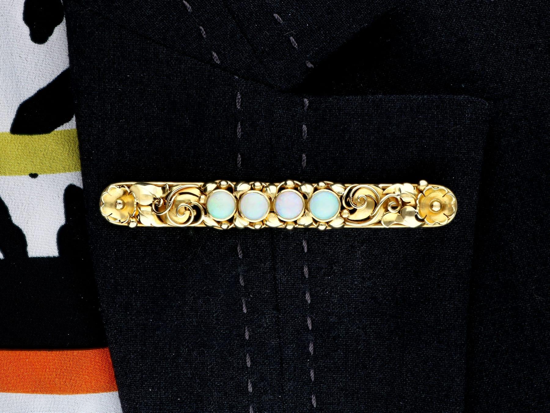 Vintage 3.05Ct Opal and 14k Yellow Gold Bar Brooch Art Nouveau Circa 1940 For Sale 4