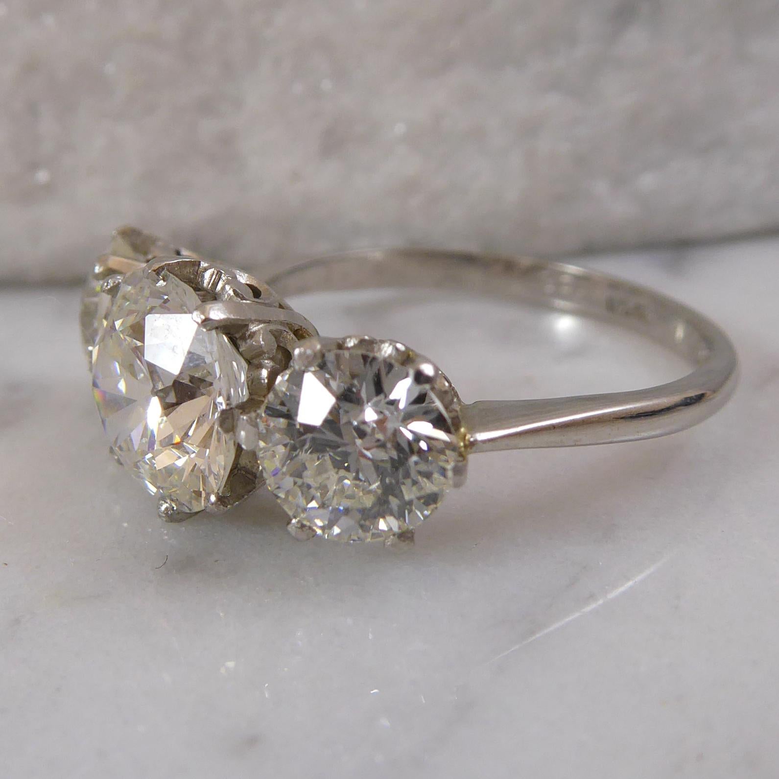 Round Cut Vintage 3.09 Carat Diamond Ring, Three-Stone Setting, Platinum, circa 1940s