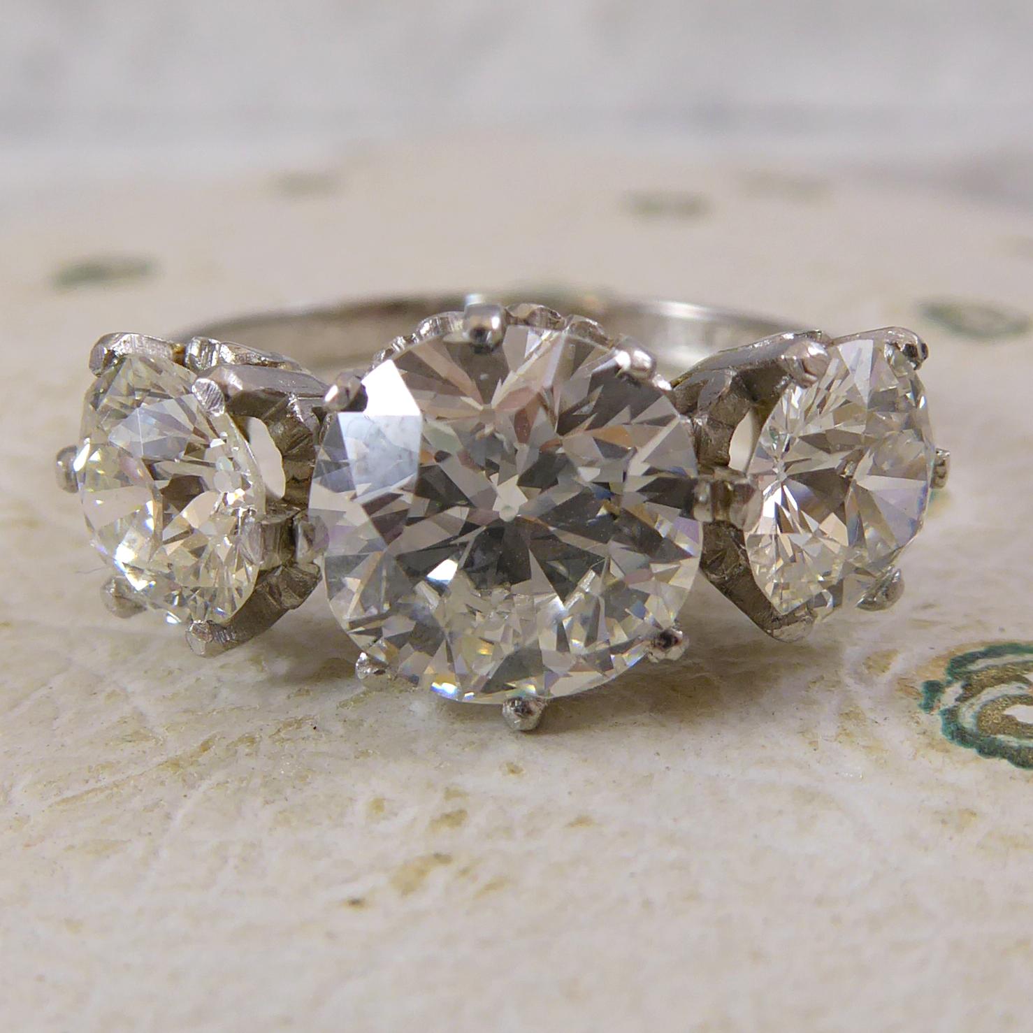 Women's Vintage 3.09 Carat Diamond Ring, Three-Stone Setting, Platinum, circa 1940s