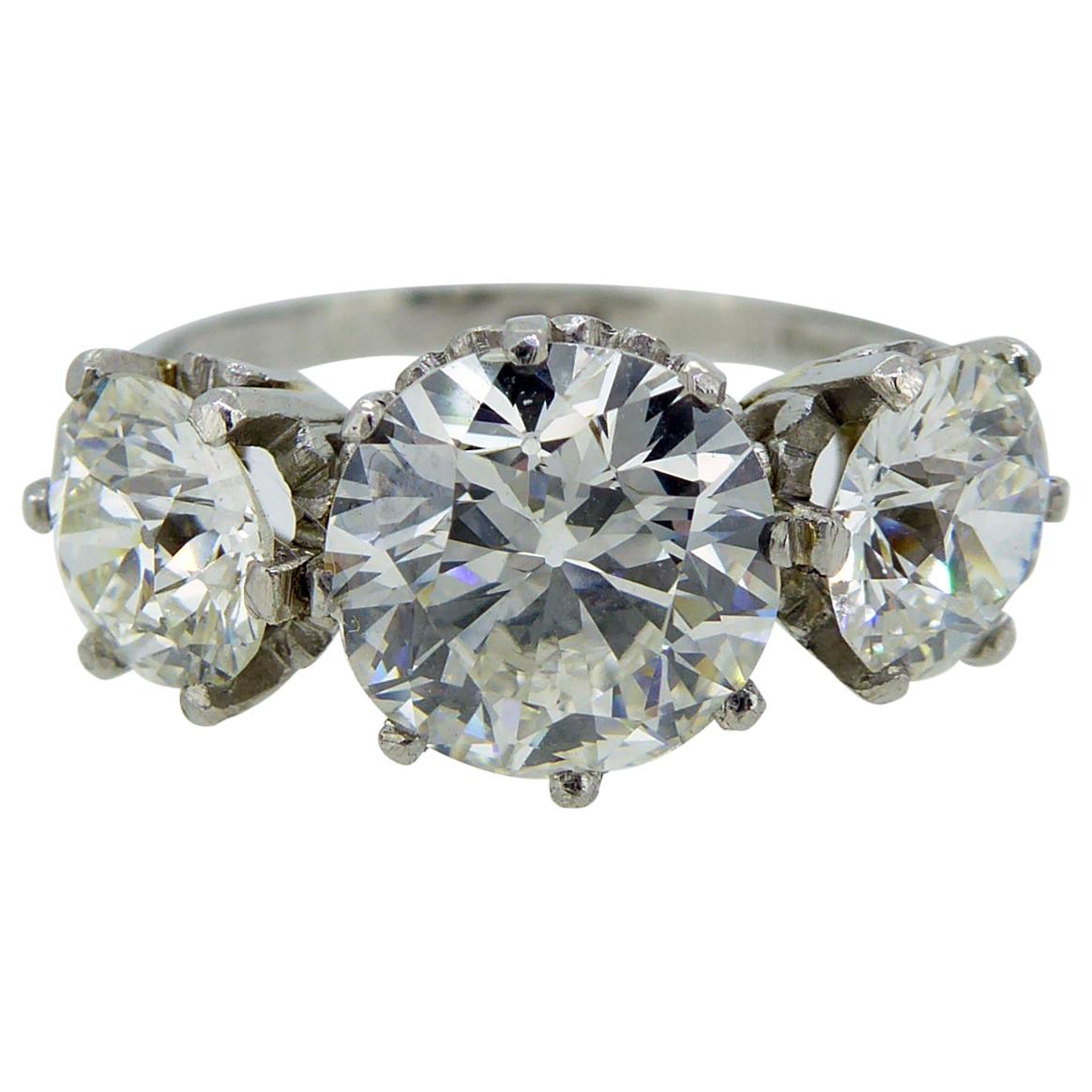 Vintage 3.09 Carat Diamond Ring, Three-Stone Setting, Platinum, circa 1940s