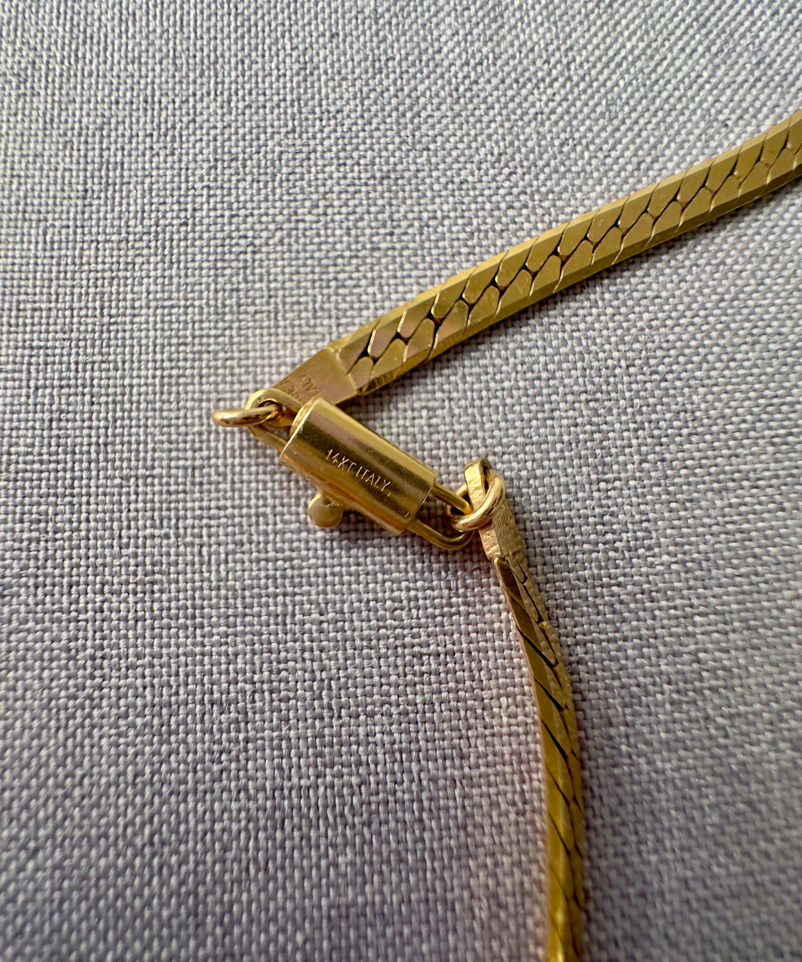 Vintage 30in Herringbone Chain Necklace in 14K Yellow Gold For Sale 6