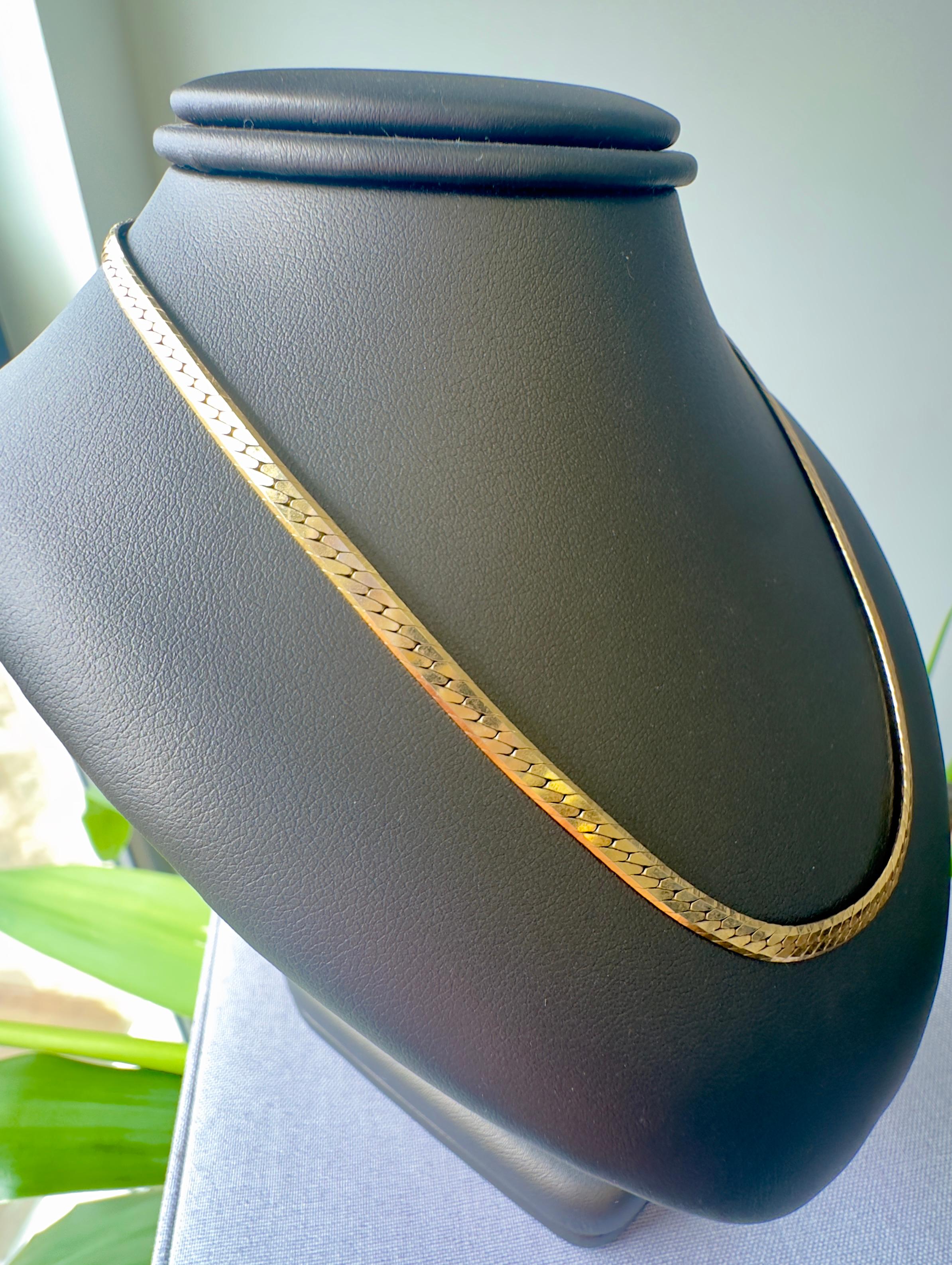 Vintage 30in Herringbone Chain Necklace in 14K Yellow Gold In Good Condition For Sale In Houston, TX