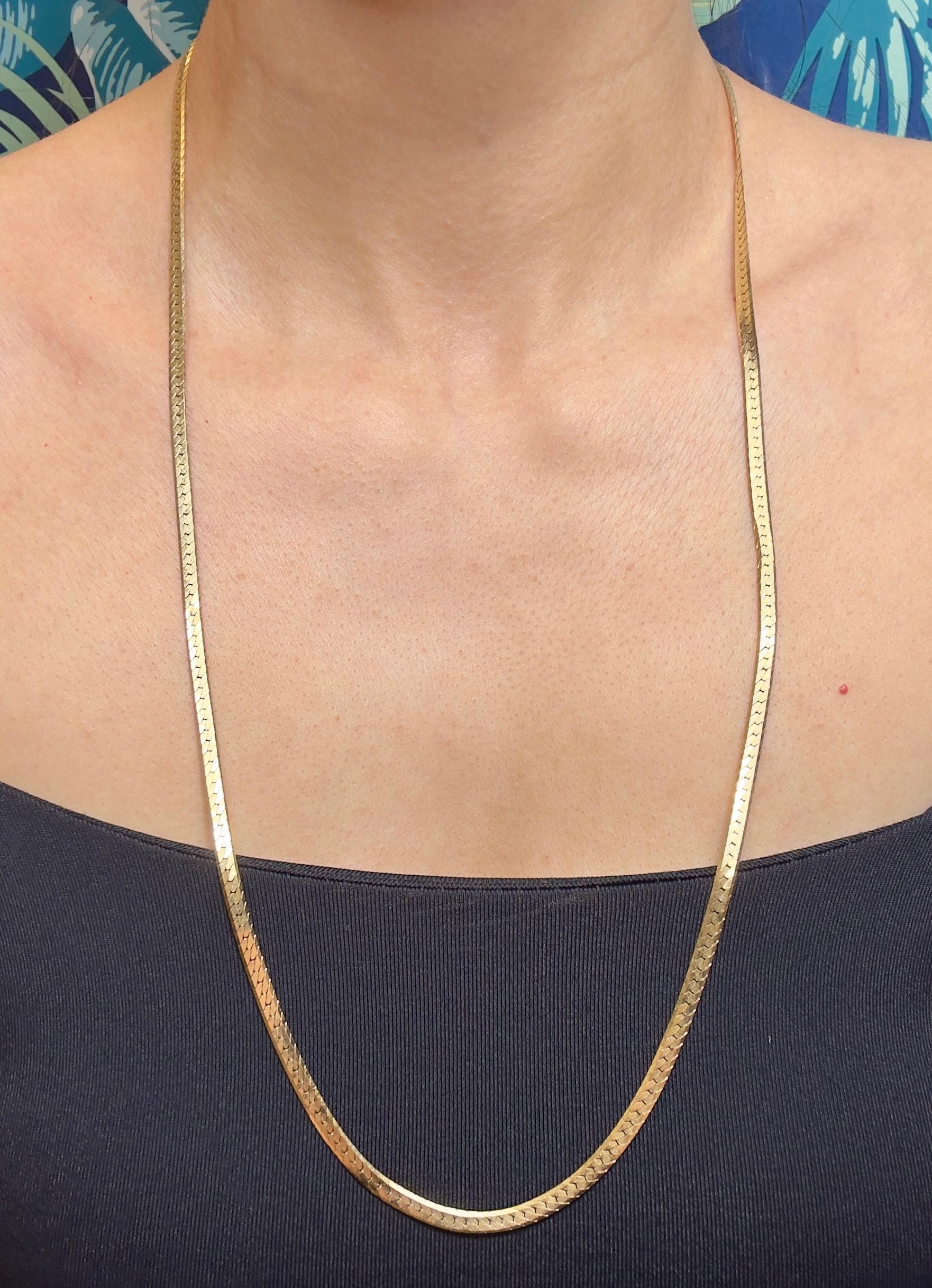 Vintage 30in Herringbone Chain Necklace in 14K Yellow Gold For Sale 1