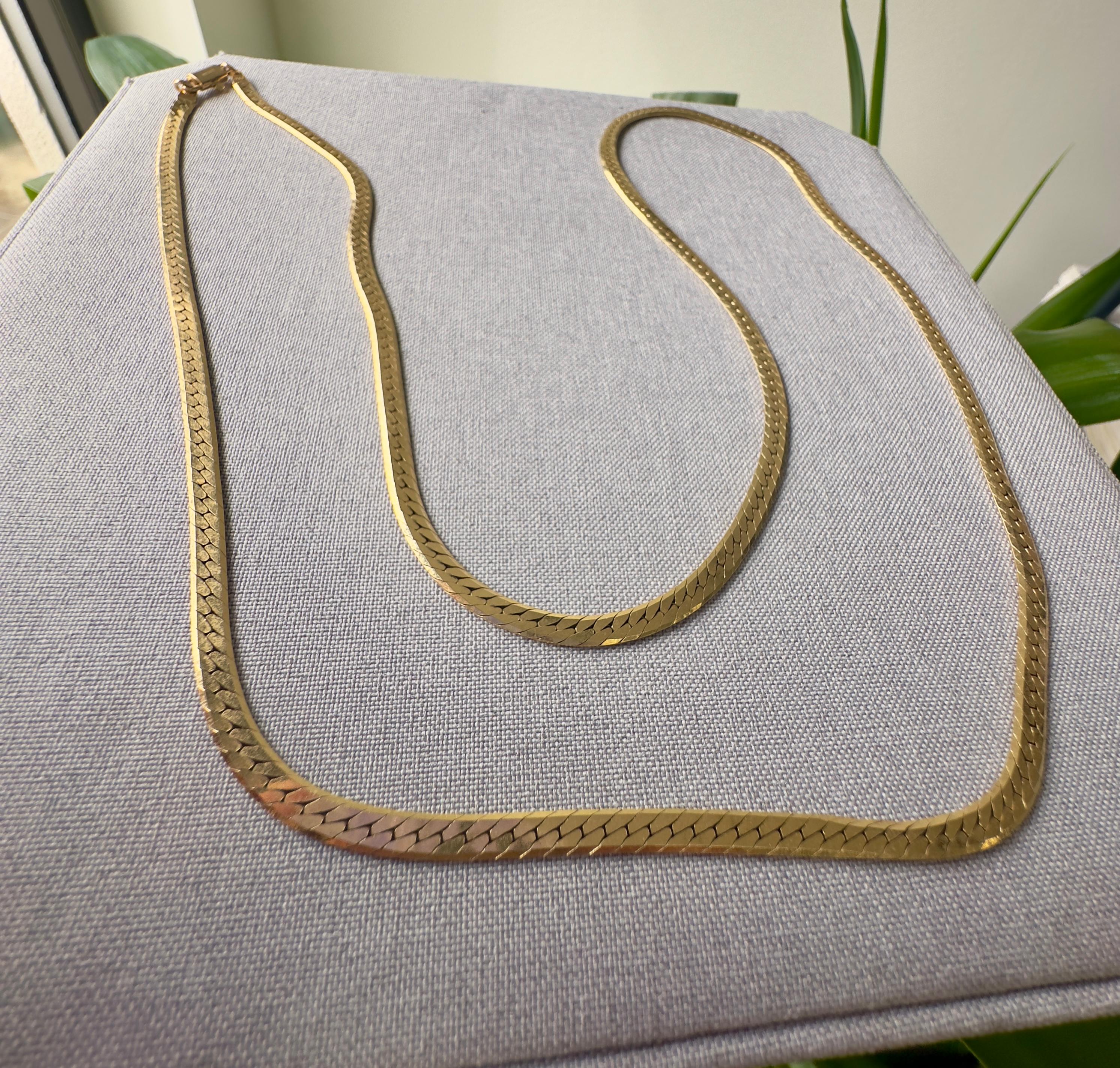Vintage 30in Herringbone Chain Necklace in 14K Yellow Gold For Sale 4