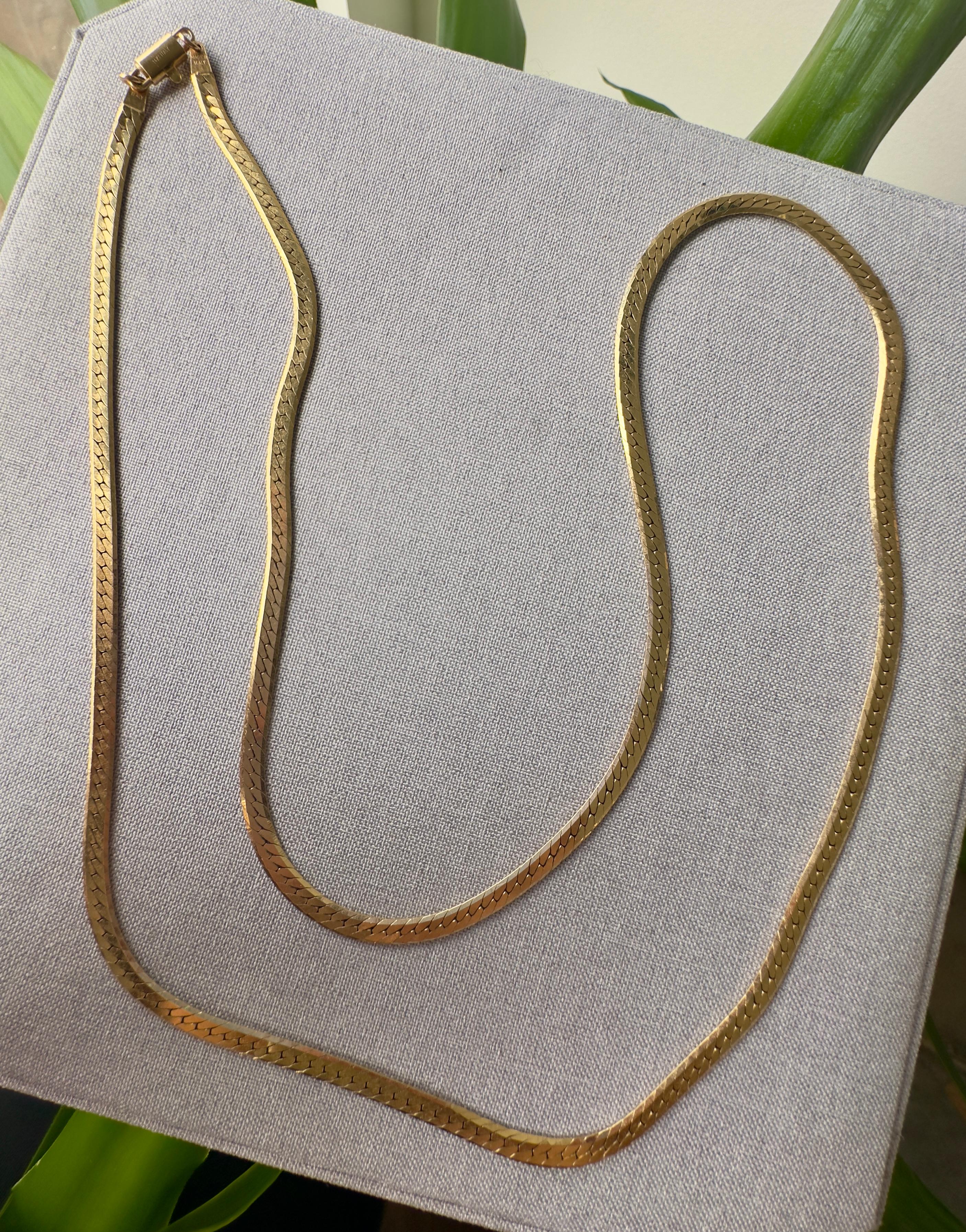 Vintage 30in Herringbone Chain Necklace in 14K Yellow Gold For Sale 5