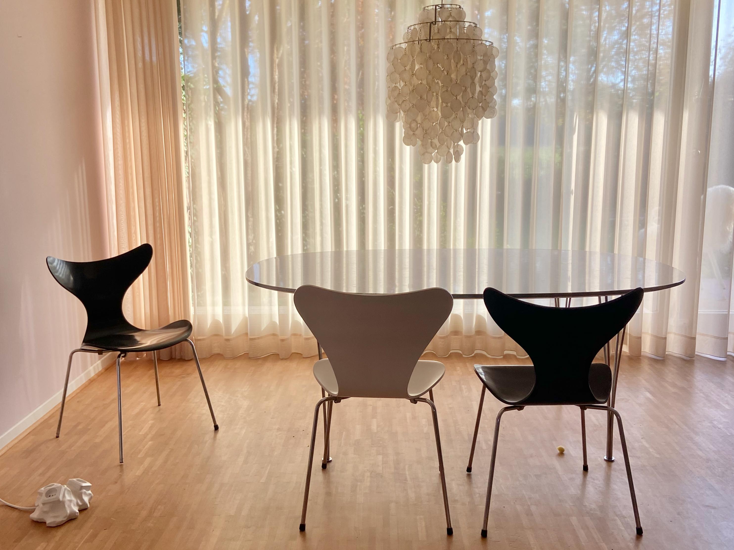 Seltener mod. 3108 oder Seagull Esszimmerstuhl von Arne Jacobsen für Fritz Hansen, Dänemark. 
Der Stuhl FH3108 wurde für die dänische Nationalbank entworfen und war zugleich die letzte Designarbeit von Arne Jacobsen. 

Der Stuhl ist im