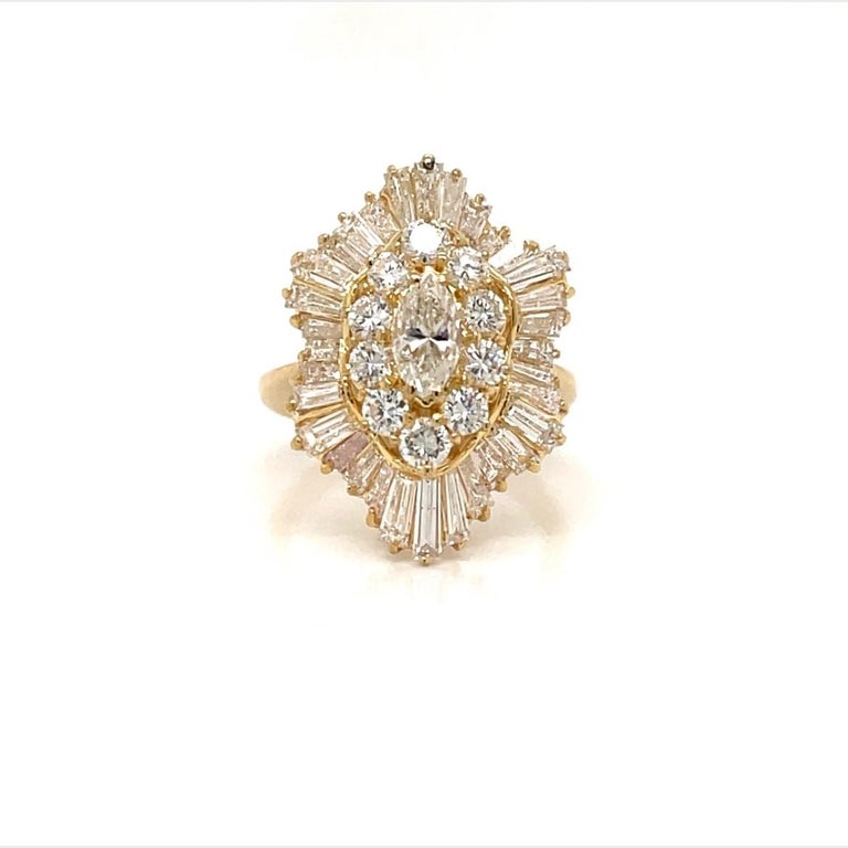 Vintage 3.14tcw Diamond Statement Ring in 18k Yellow Gold For Sale at