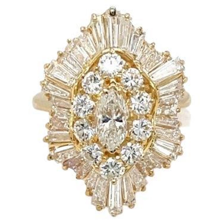 Vintage 3.14tcw Diamond Statement Ring in 18k Yellow Gold For Sale at 1stDibs