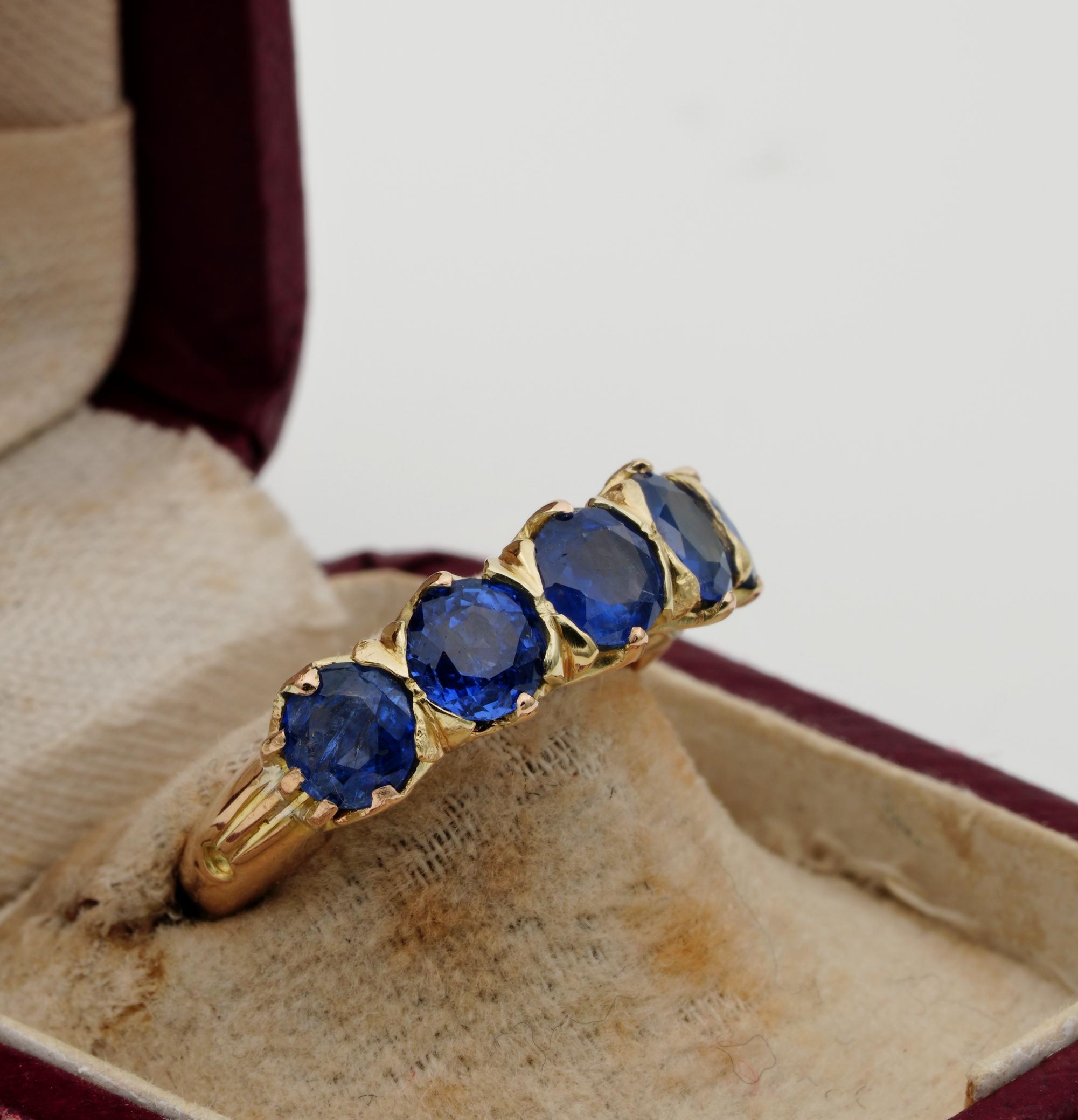 Fünf-Stein-Ring, Vintage, 3,15 Karat natürlicher Saphir im Zustand „Gut“ im Angebot in Napoli, IT
