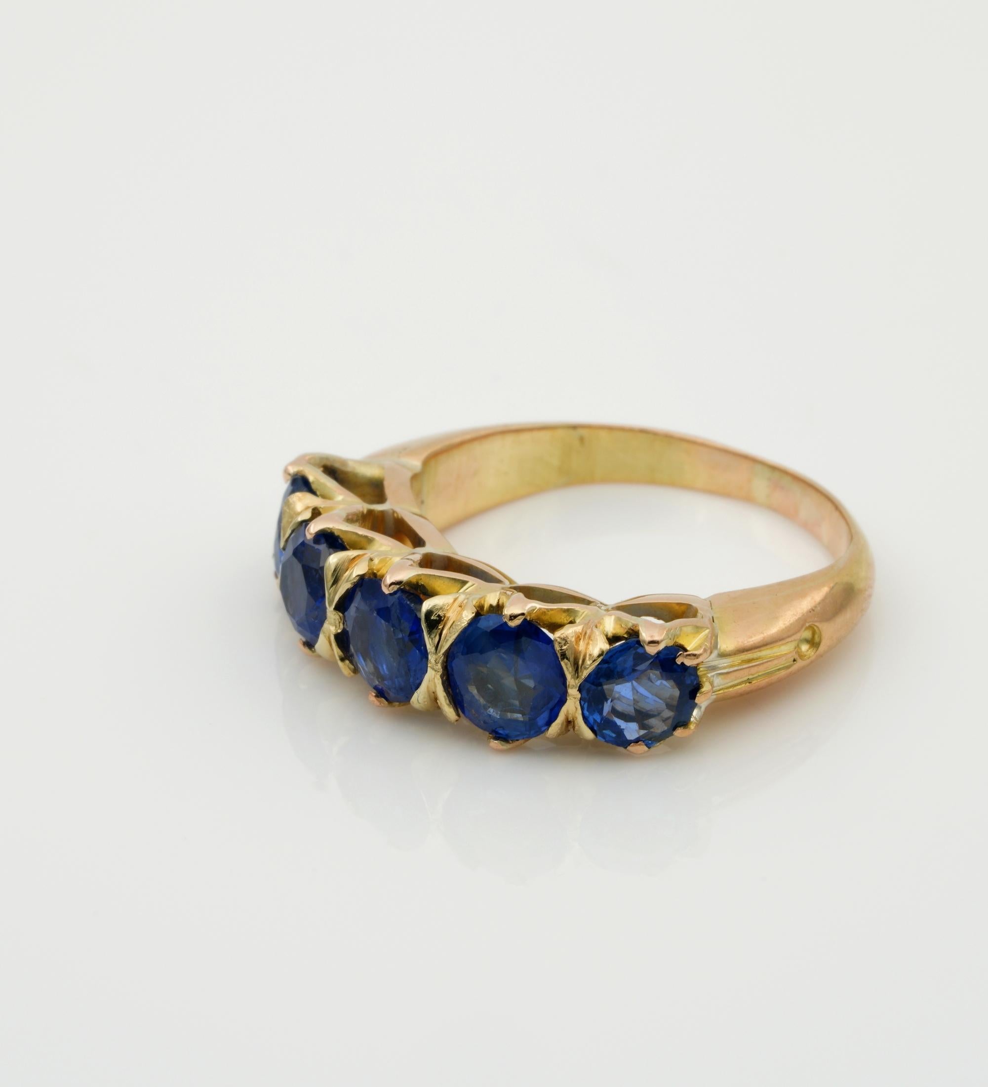 Fünf-Stein-Ring, Vintage, 3,15 Karat natürlicher Saphir für Damen oder Herren im Angebot