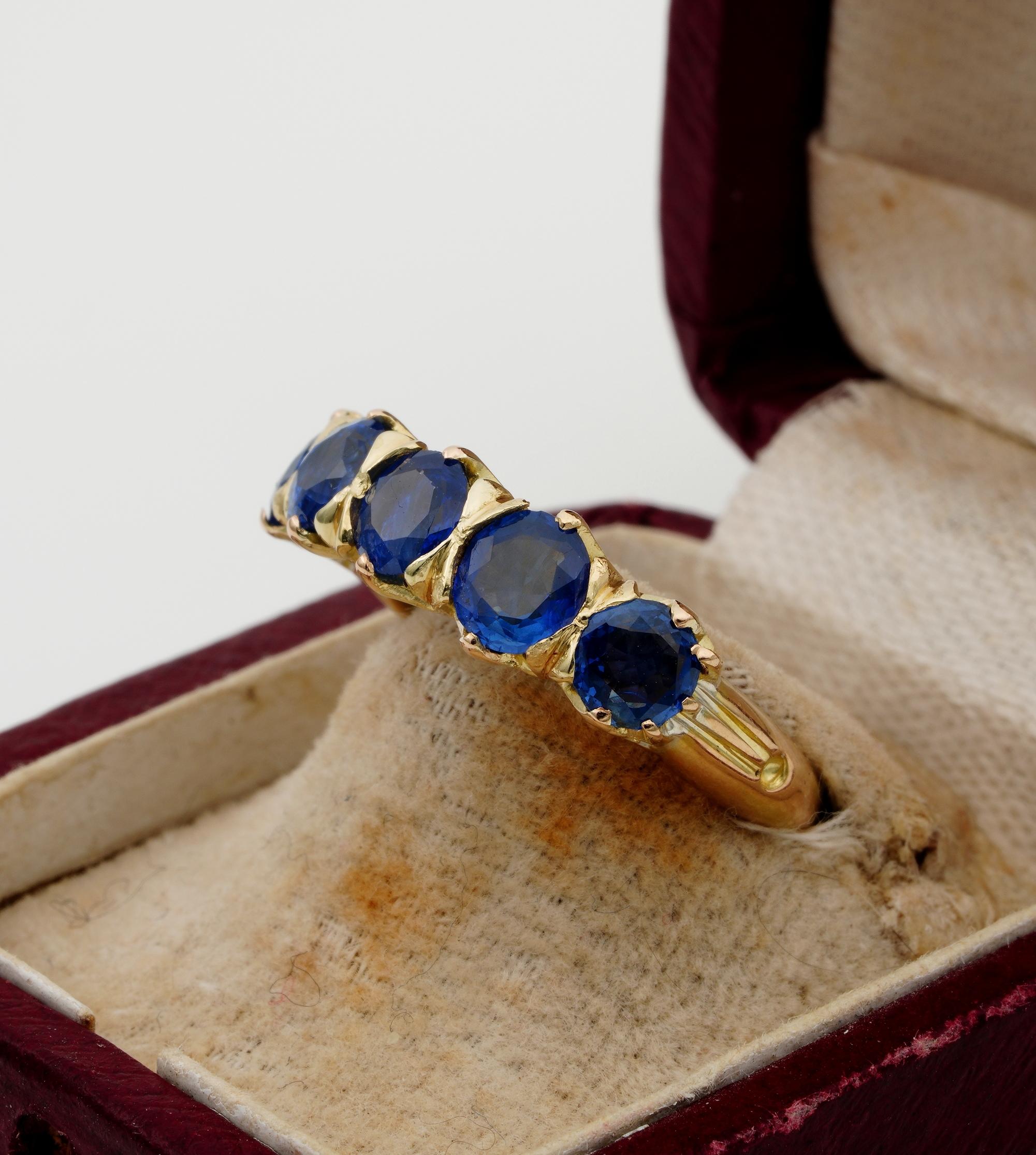 Vintage 3.15 Ct Natural Sapphire Five Stone Ring For Sale 1