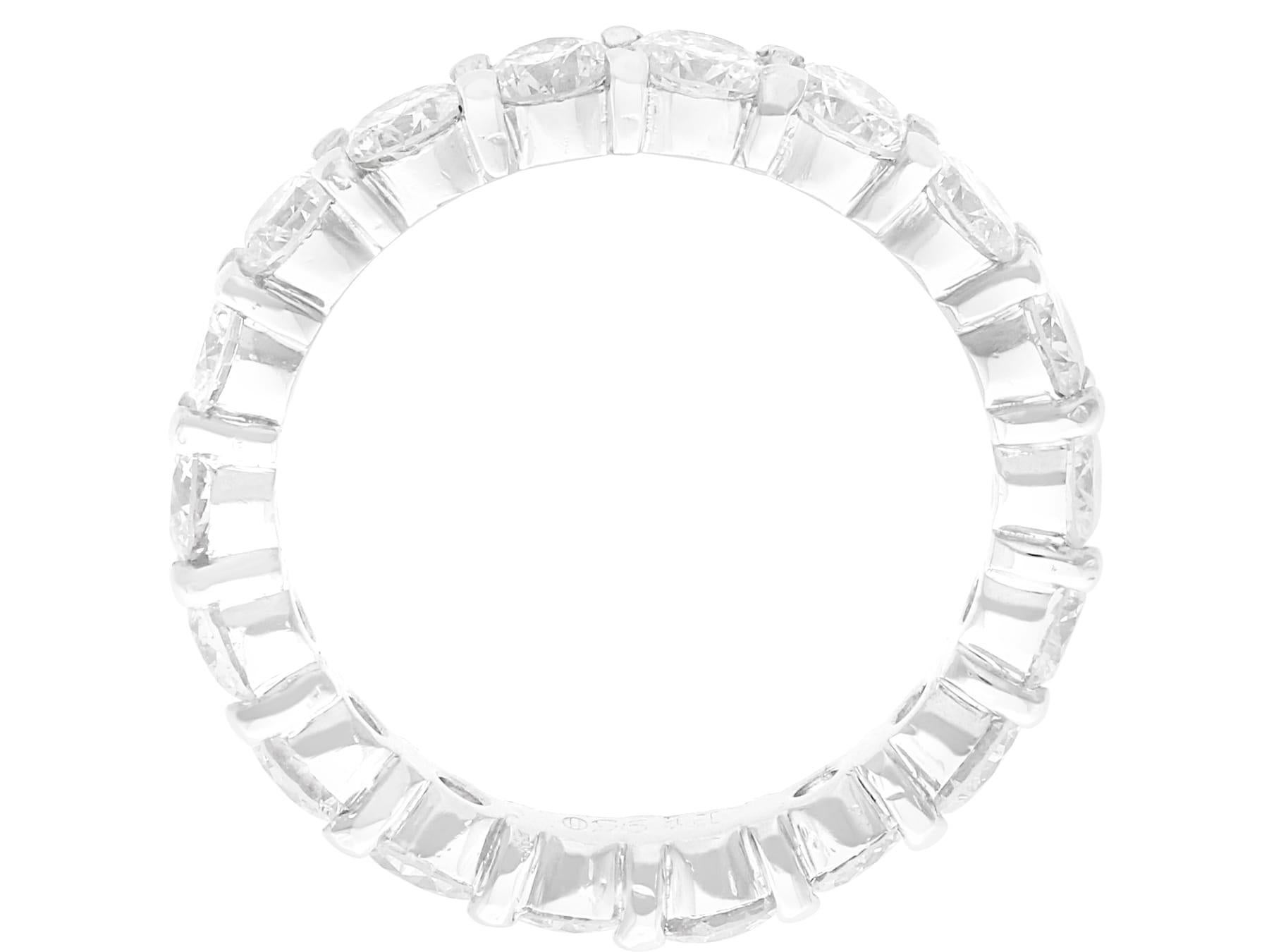 Eternity-Ring aus Platin mit 3,15 Karat Diamanten, um 1960 im Zustand „Hervorragend“ im Angebot in Jesmond, Newcastle Upon Tyne