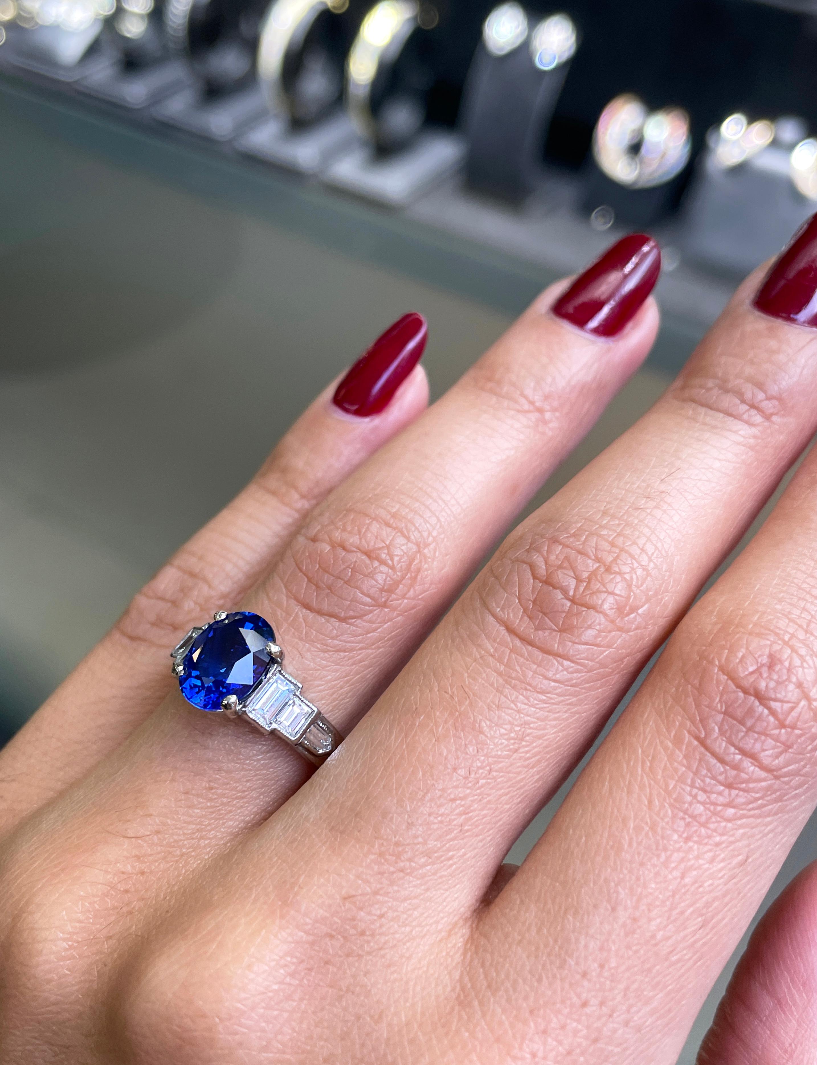 Art Deco Vintage 3.18ct Oval Blue Sapphire and Diamond Platinum Engagement Ring For Sale