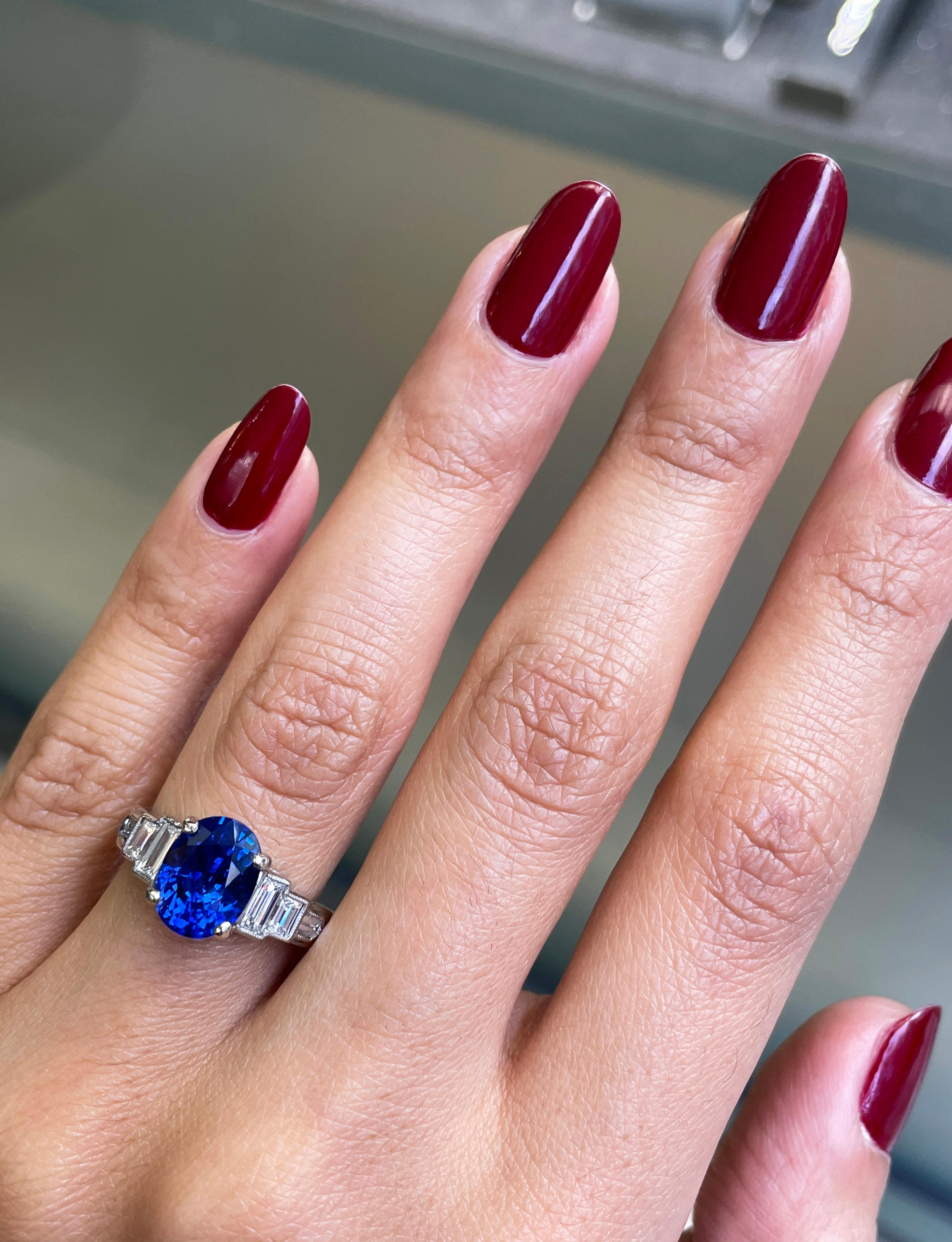 Vintage 3.18ct Oval Blue Sapphire and Diamond Platinum Engagement Ring In Excellent Condition For Sale In London, GB