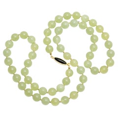 Collana vintage da 32 pollici con perline di bowenite della Nuova Zelanda, chiusura placcata in oro