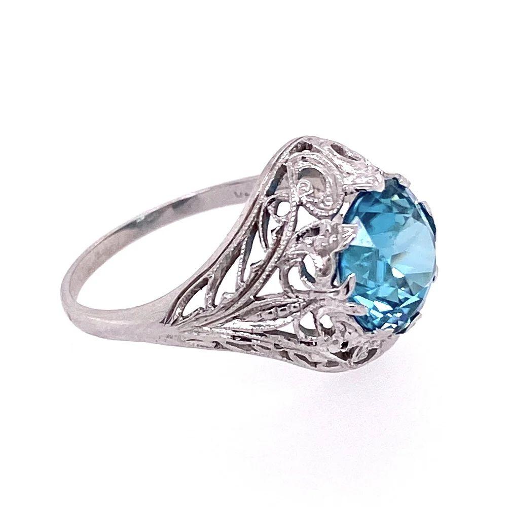 Round Cut Vintage 3.20 Carat Blue Zircon Gold Solitaire Ring For Sale