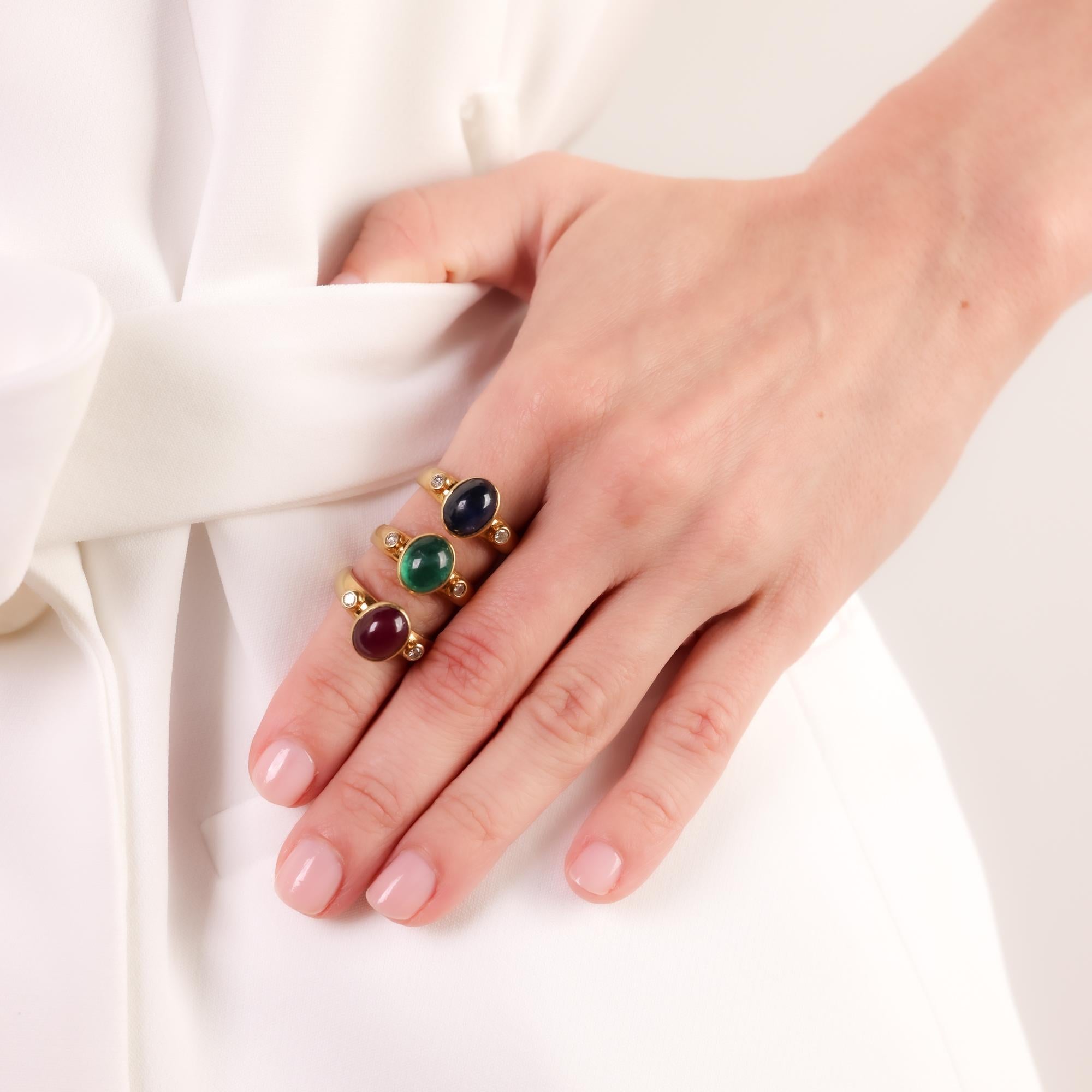 Cabochon Vintage 3.20 carat cabochon emerald diamond 18k yellow gold ring For Sale