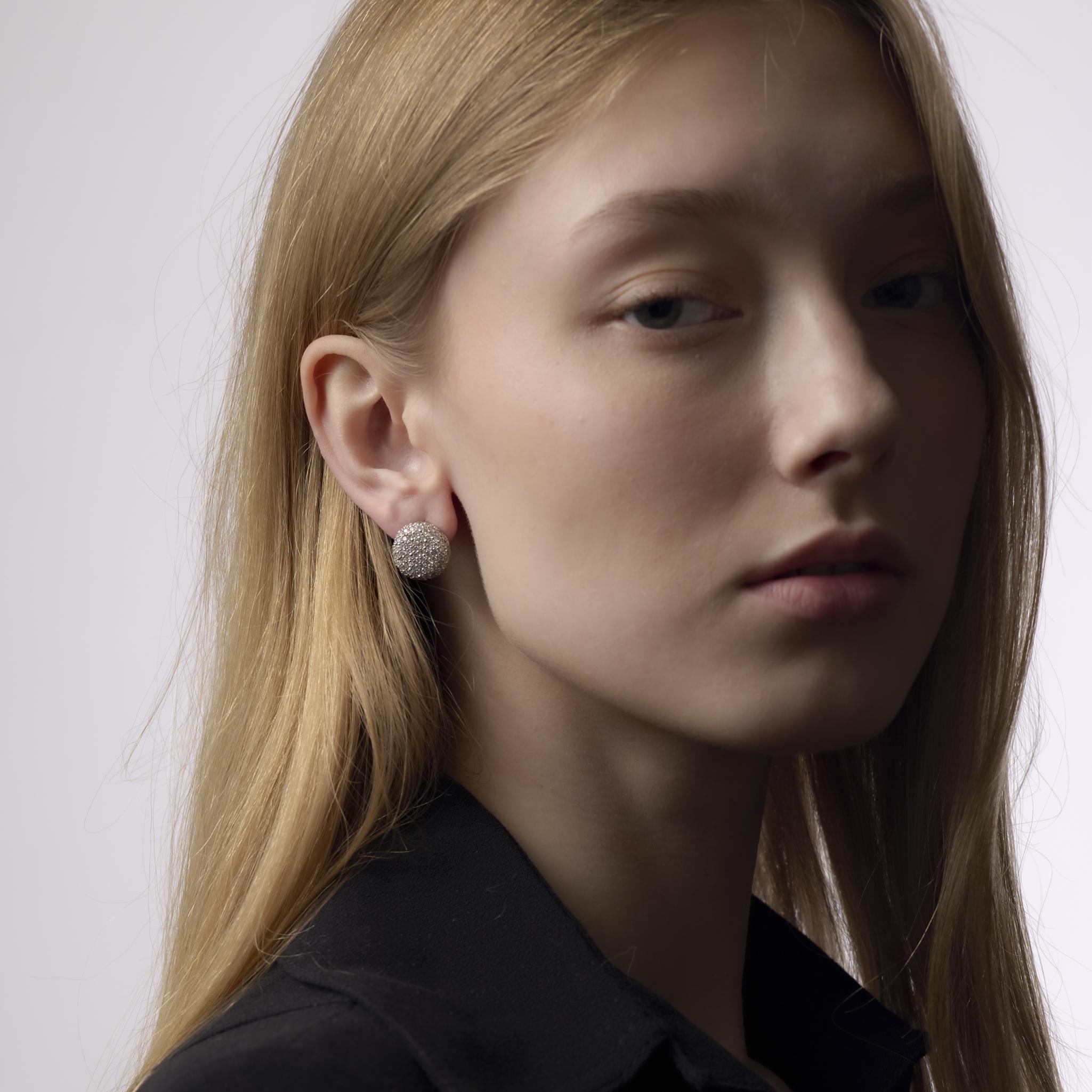 Pendientes vintage de platino con diamantes de 3.20 quilates Corte brillante en venta