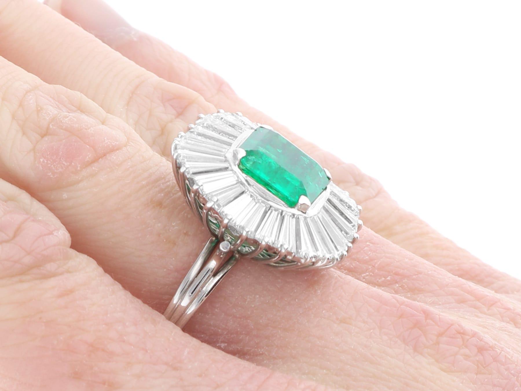 Platin-Ballerina-Ring mit 3,20 Karat Smaragd und 4,10 Karat Diamant, Vintage, um 1950 im Angebot 3