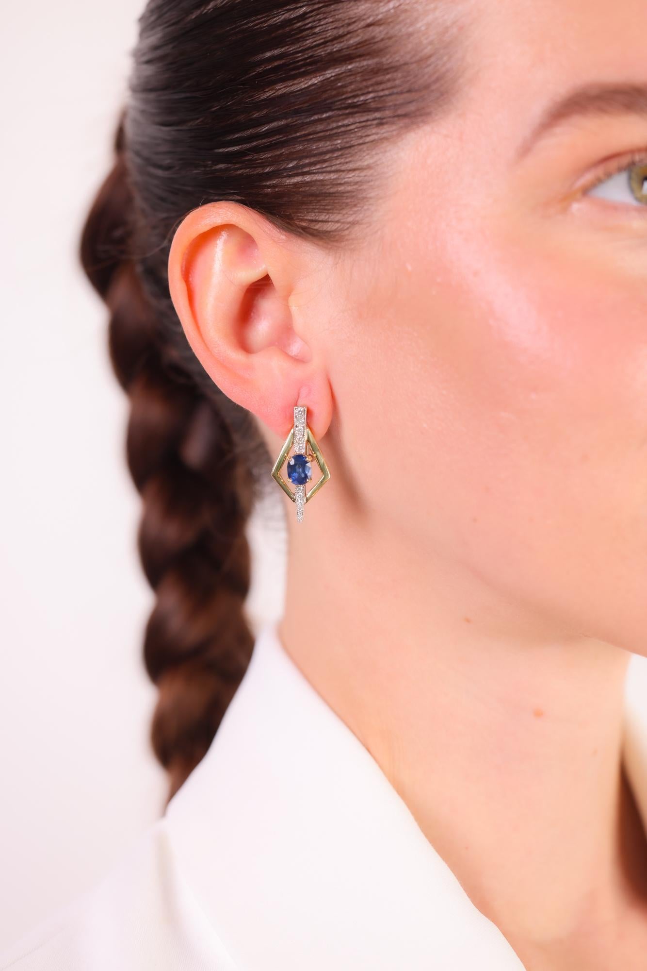 Oval Cut Vintage 3.20 carat total weight sapphire diamond 14k gold earrings For Sale