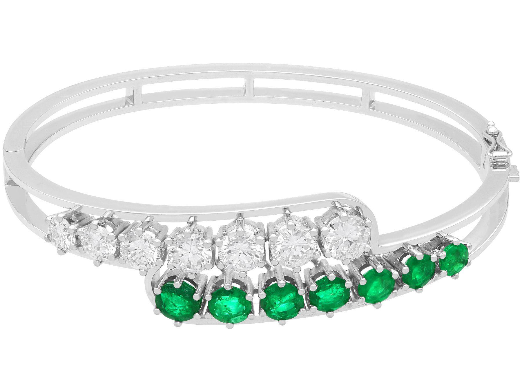 Women's or Men's Vintage 3.20ct Emerald and 3.95ct Diamond 18ct White Gold Bangle For Sale
