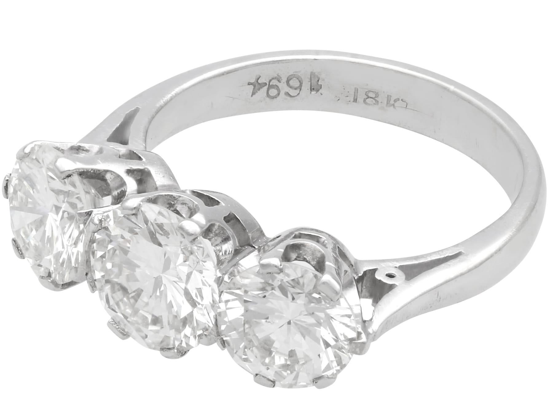 Vintage 3.23 Carat Diamond and 18k White Gold Trilogy Ring Circa 1960 In Excellent Condition For Sale In Jesmond, Newcastle Upon Tyne
