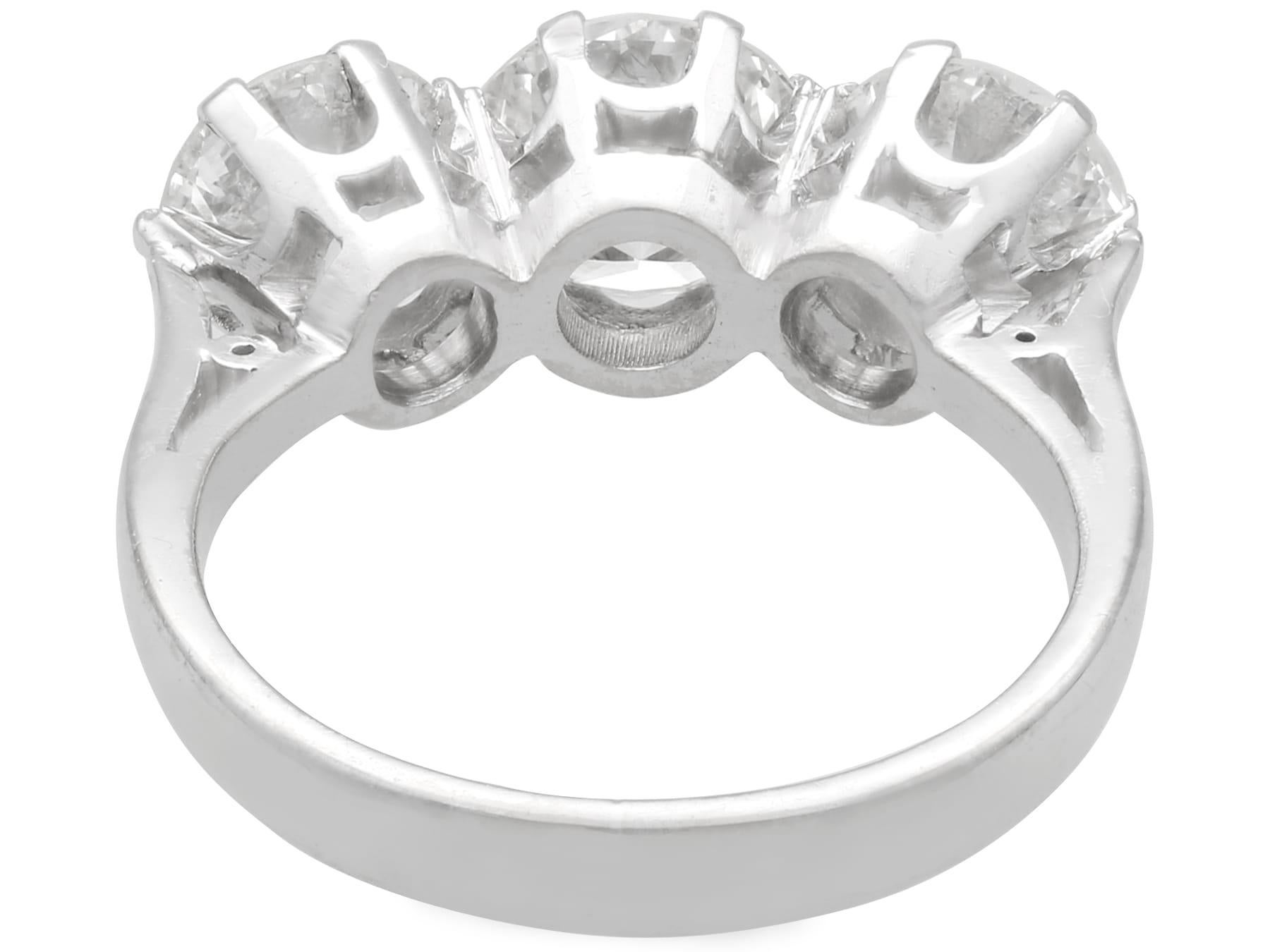 Women's or Men's Vintage 3.23 Carat Diamond and 18k White Gold Trilogy Ring Circa 1960 For Sale