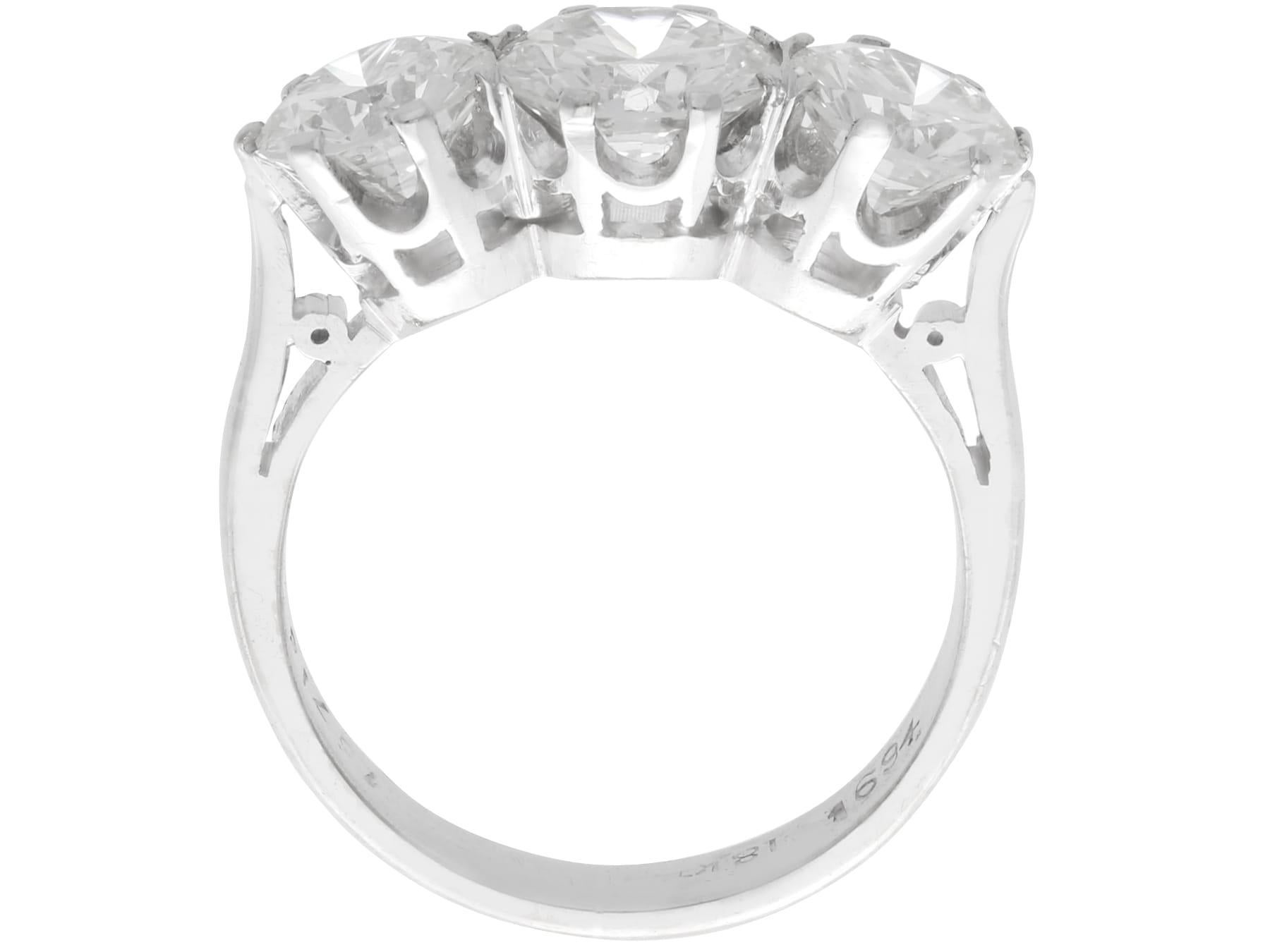 Vintage 3.23 Carat Diamond and 18k White Gold Trilogy Ring Circa 1960 For Sale 1