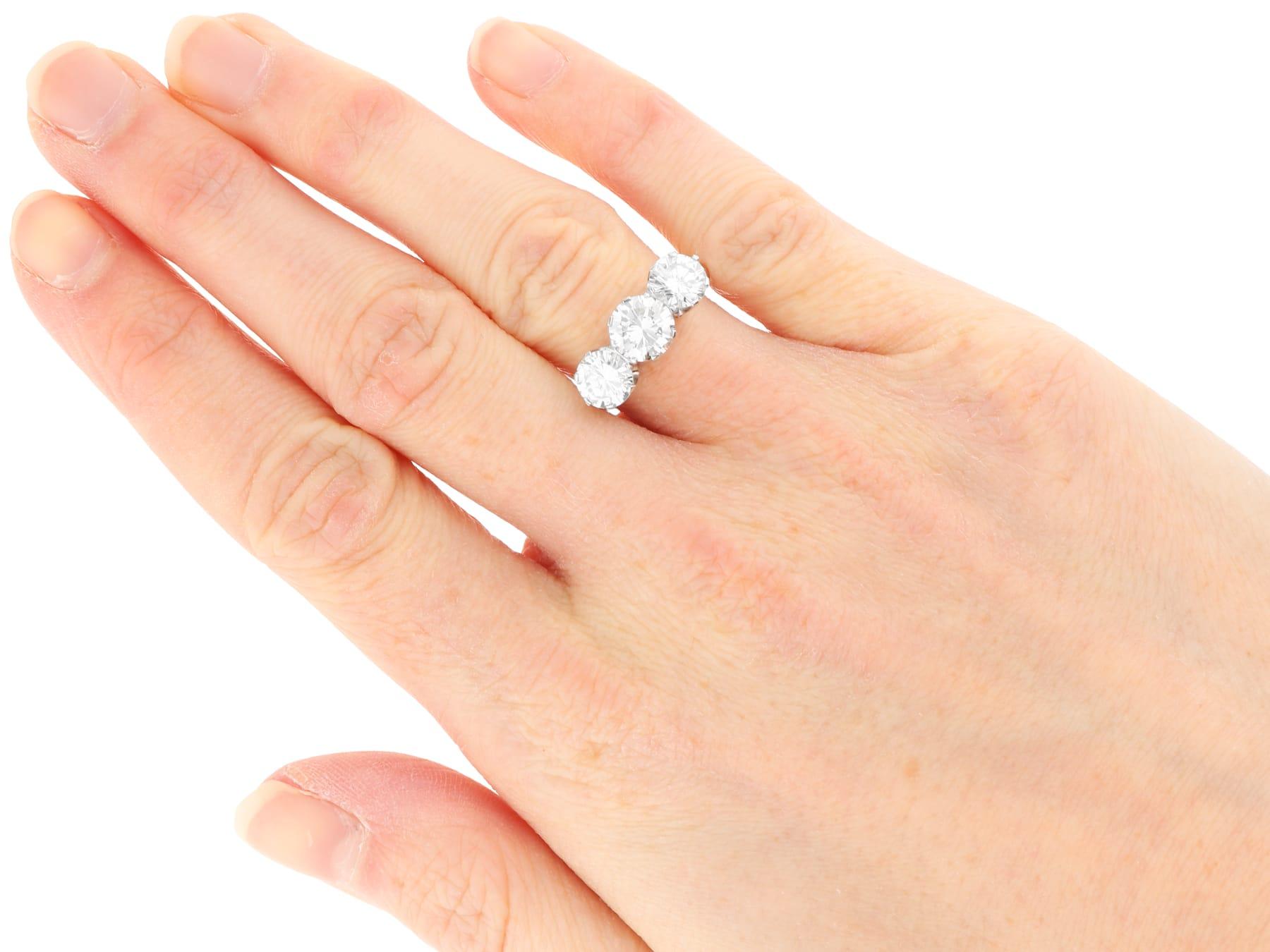 Vintage 3.23 Carat Diamond and 18k White Gold Trilogy Ring Circa 1960 For Sale 2