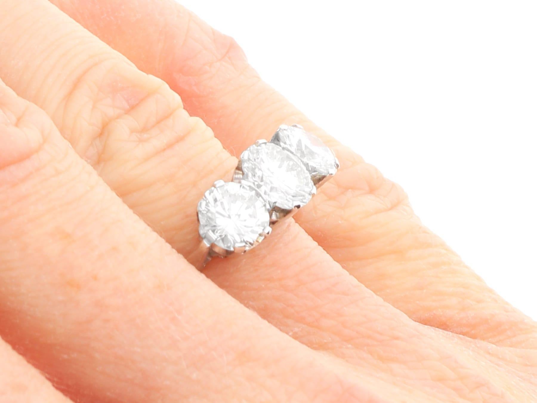 Vintage 3.23 Carat Diamond and 18k White Gold Trilogy Ring Circa 1960 For Sale 3