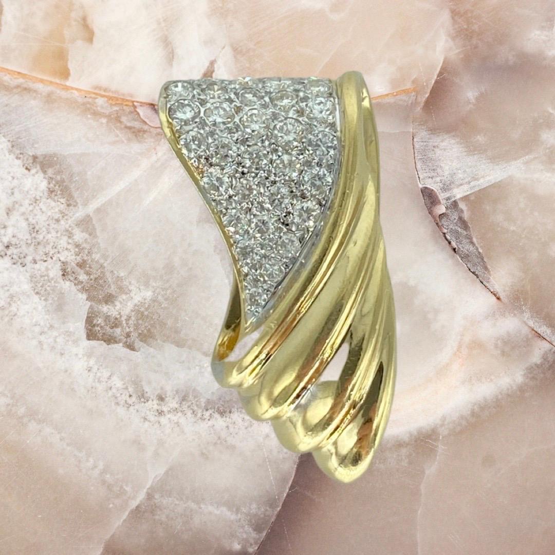 Vintage 3.25 Carat Round Diamonds Fancy Design Swivel Pendant 14k Gold. Le pendentif est très élégant et présente un poids total de diamants d'environ 3,25 carats. Le pendentif est fabriqué en or 14k et mesure 33mm X 15mm. Le poids total est de 7,8