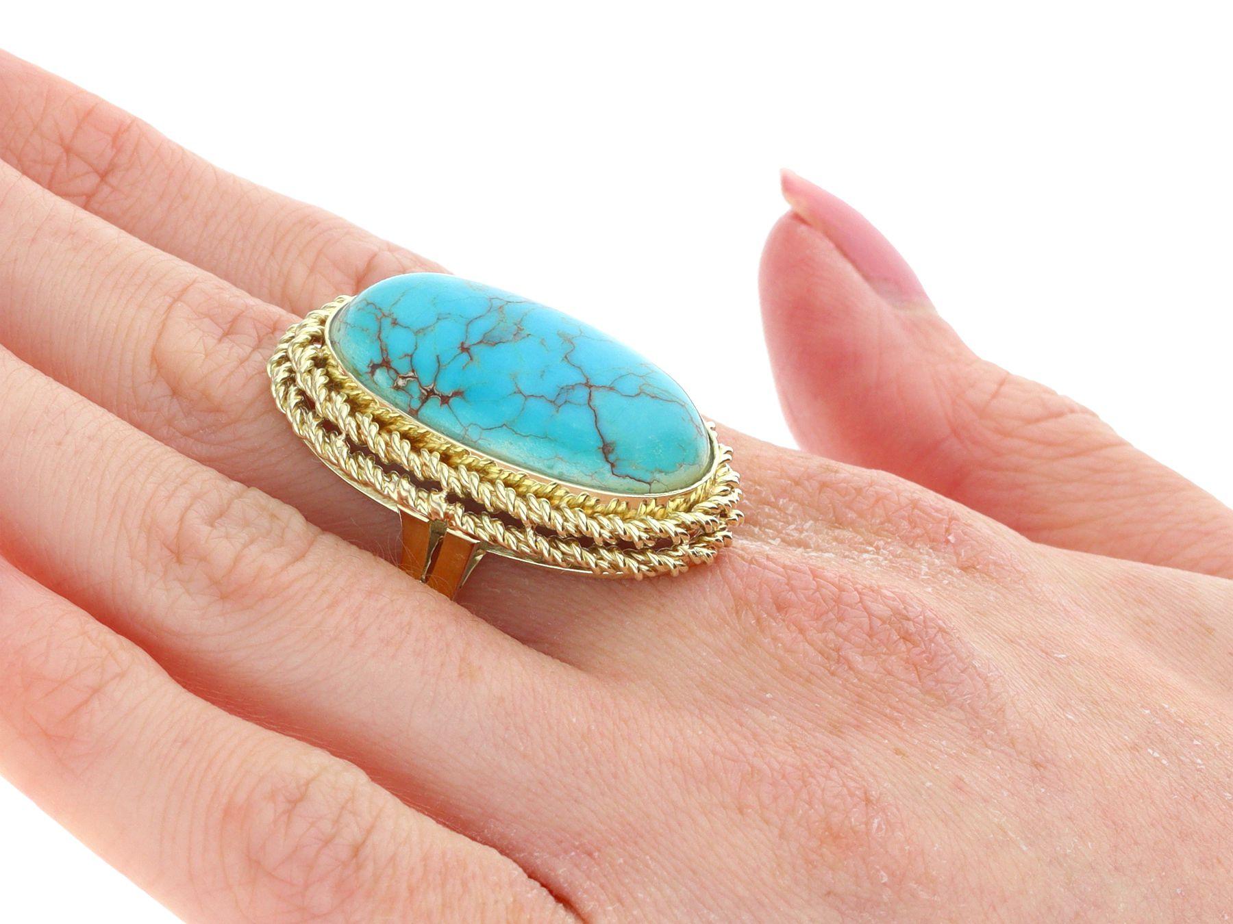 Vintage 32.50 Carat Turquoise and Yellow Gold Cocktail Ring For Sale 2