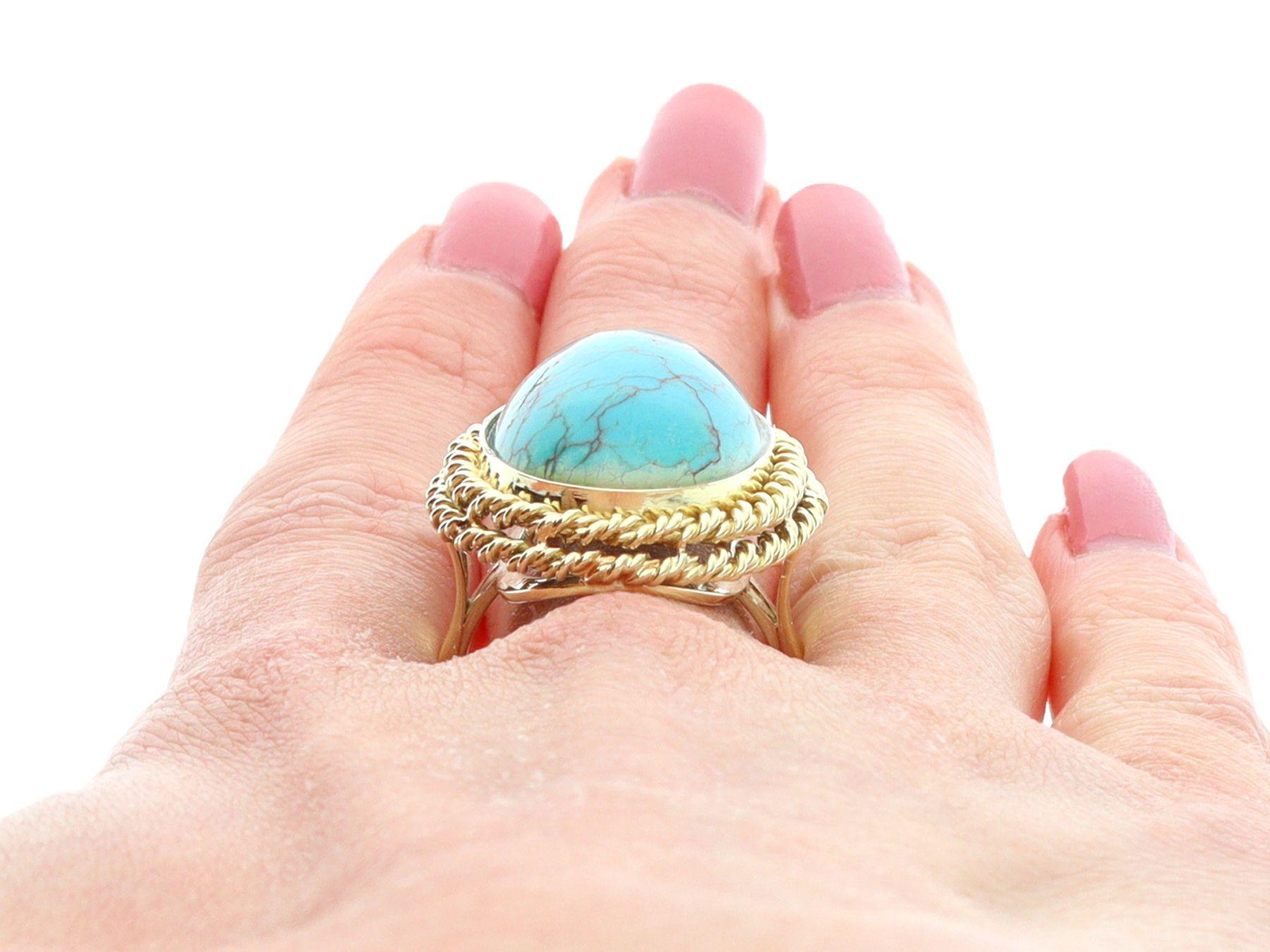 Vintage 32.50 Carat Turquoise and Yellow Gold Cocktail Ring For Sale 3