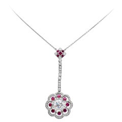 Collier pendentif vintage à motif floral en platine avec rubis et diamants de 3,39 carats au total