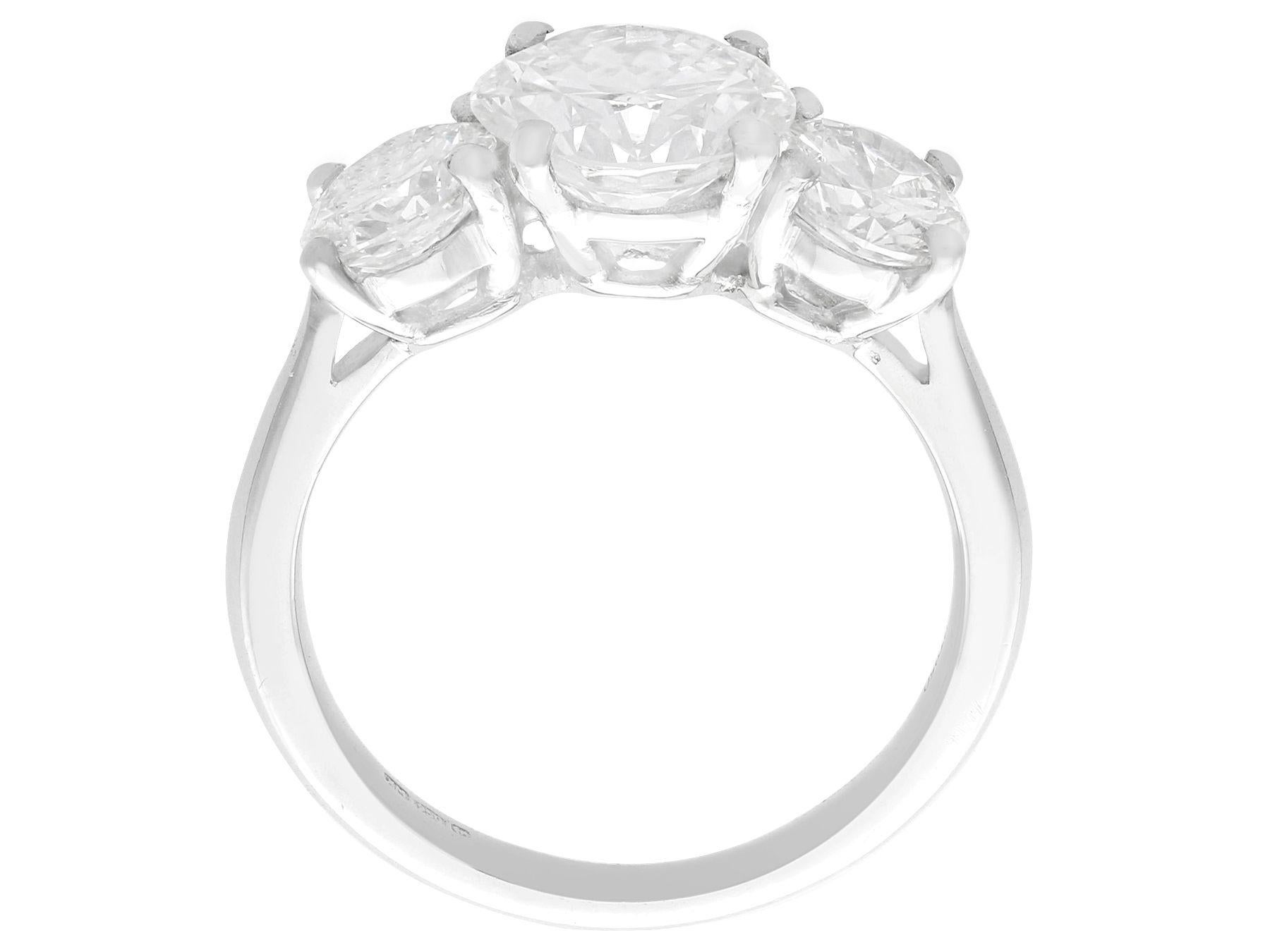 Trilogy-Ring aus Platin mit 3,39 Karat Diamant und Platin für Damen oder Herren im Angebot